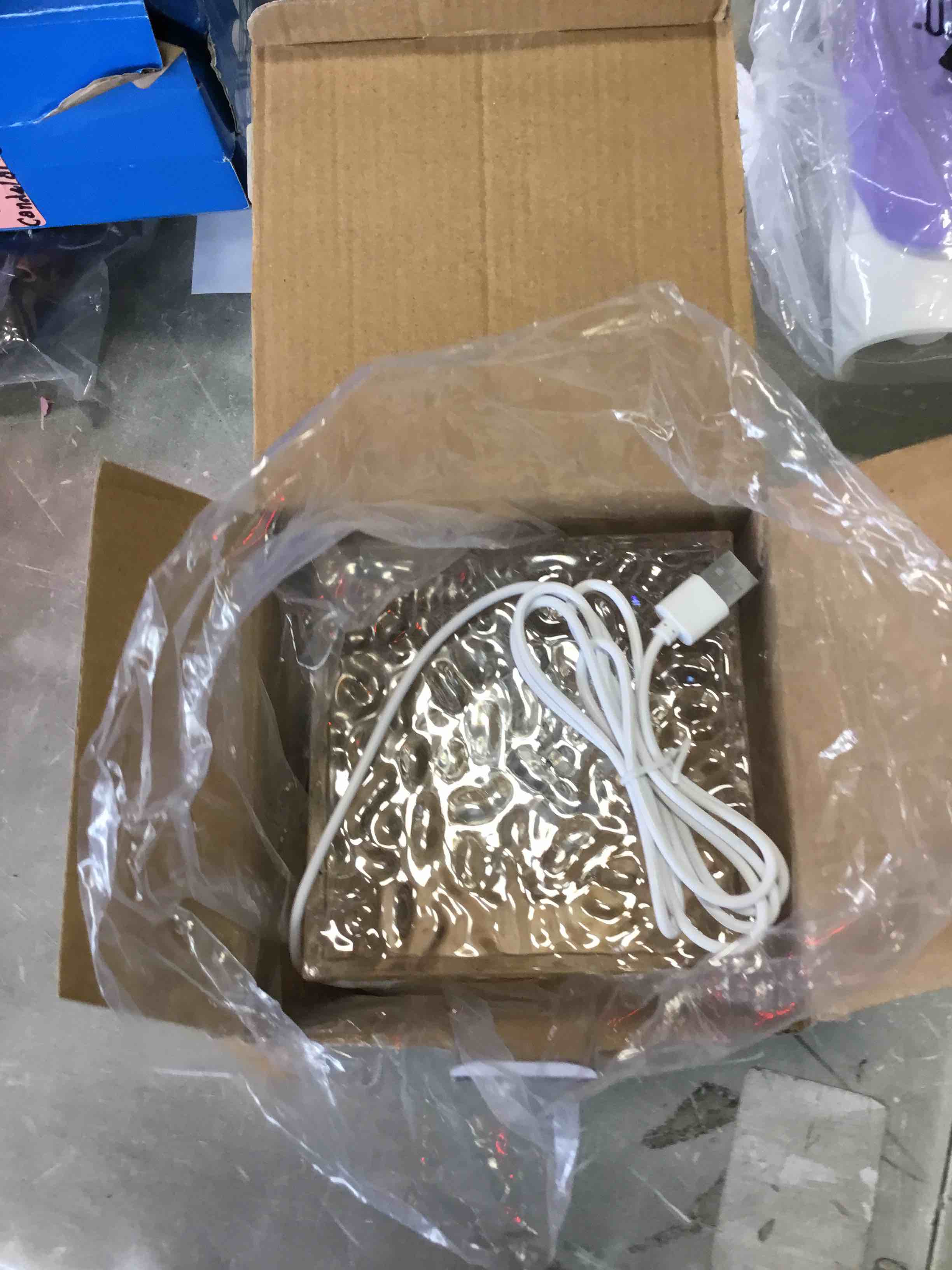 https://s3.amazonaws.com/lotting-images-prod/bidfta/RED6060076_1717600926298.jpeg