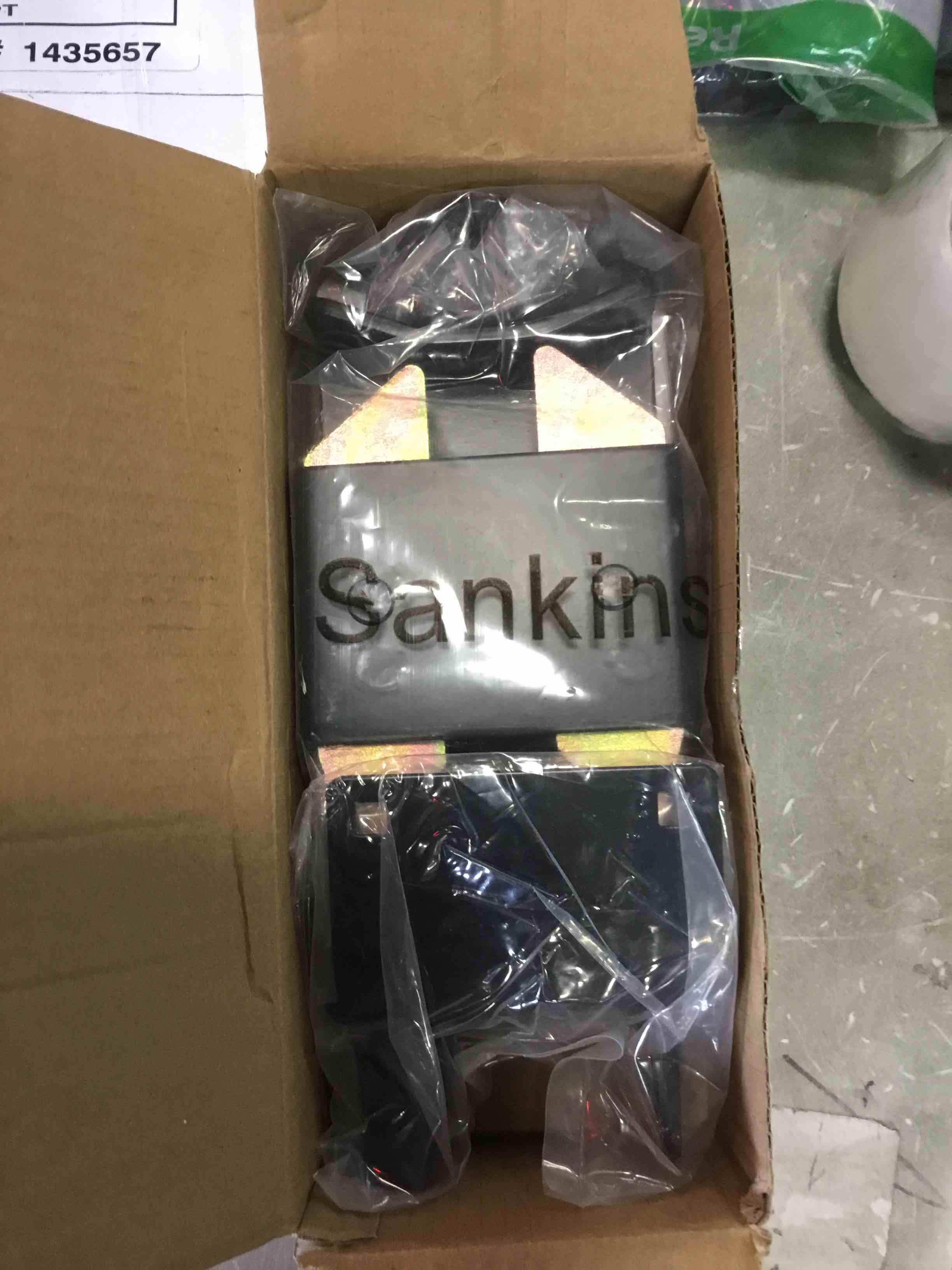 https://s3.amazonaws.com/lotting-images-prod/bidfta/RED6060105_1717605983887.jpeg