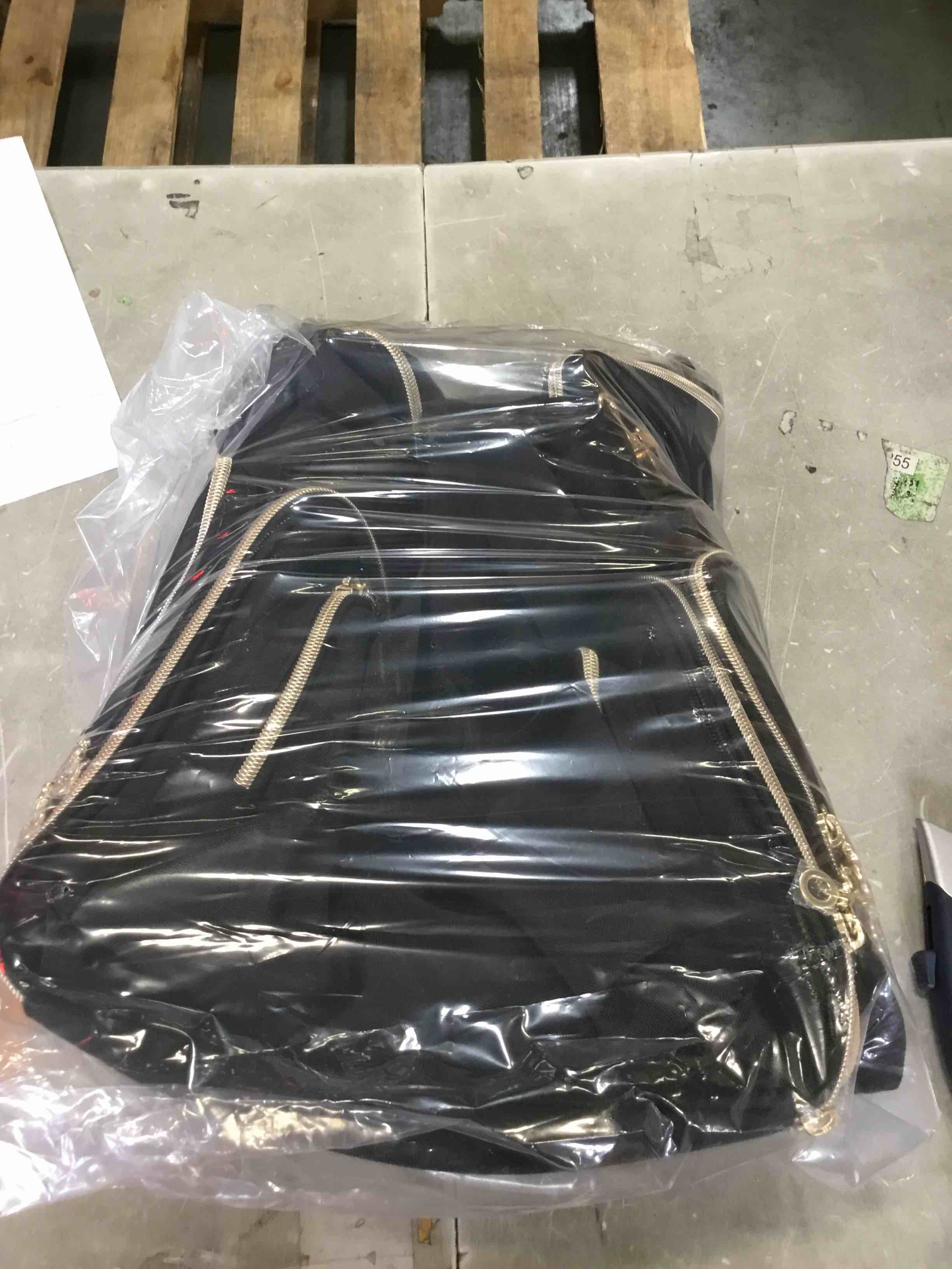 https://s3.amazonaws.com/lotting-images-prod/bidfta/RED6060139_1717609280098.jpeg