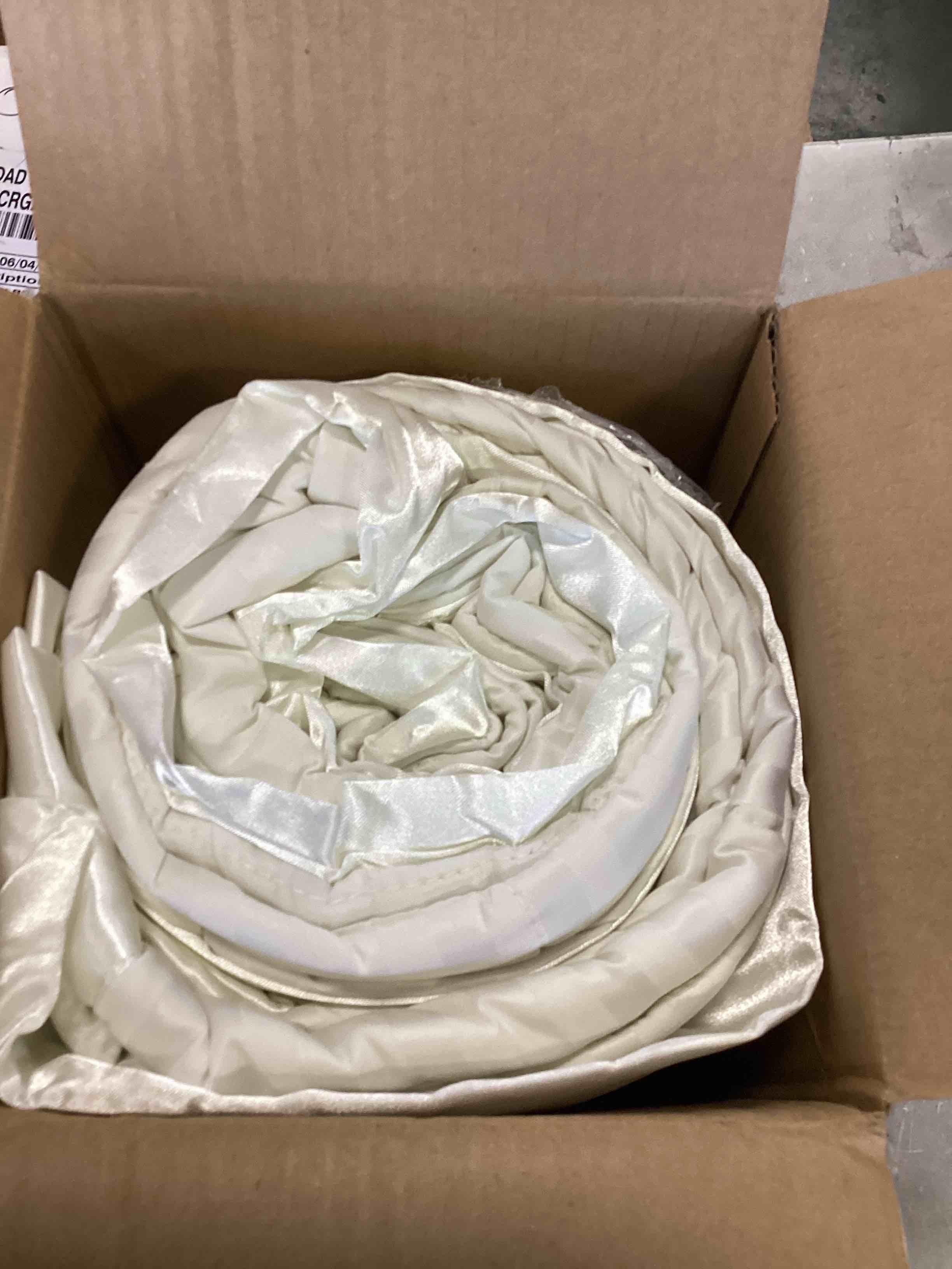 https://s3.amazonaws.com/lotting-images-prod/bidfta/RED6060363_1717686506928.jpeg