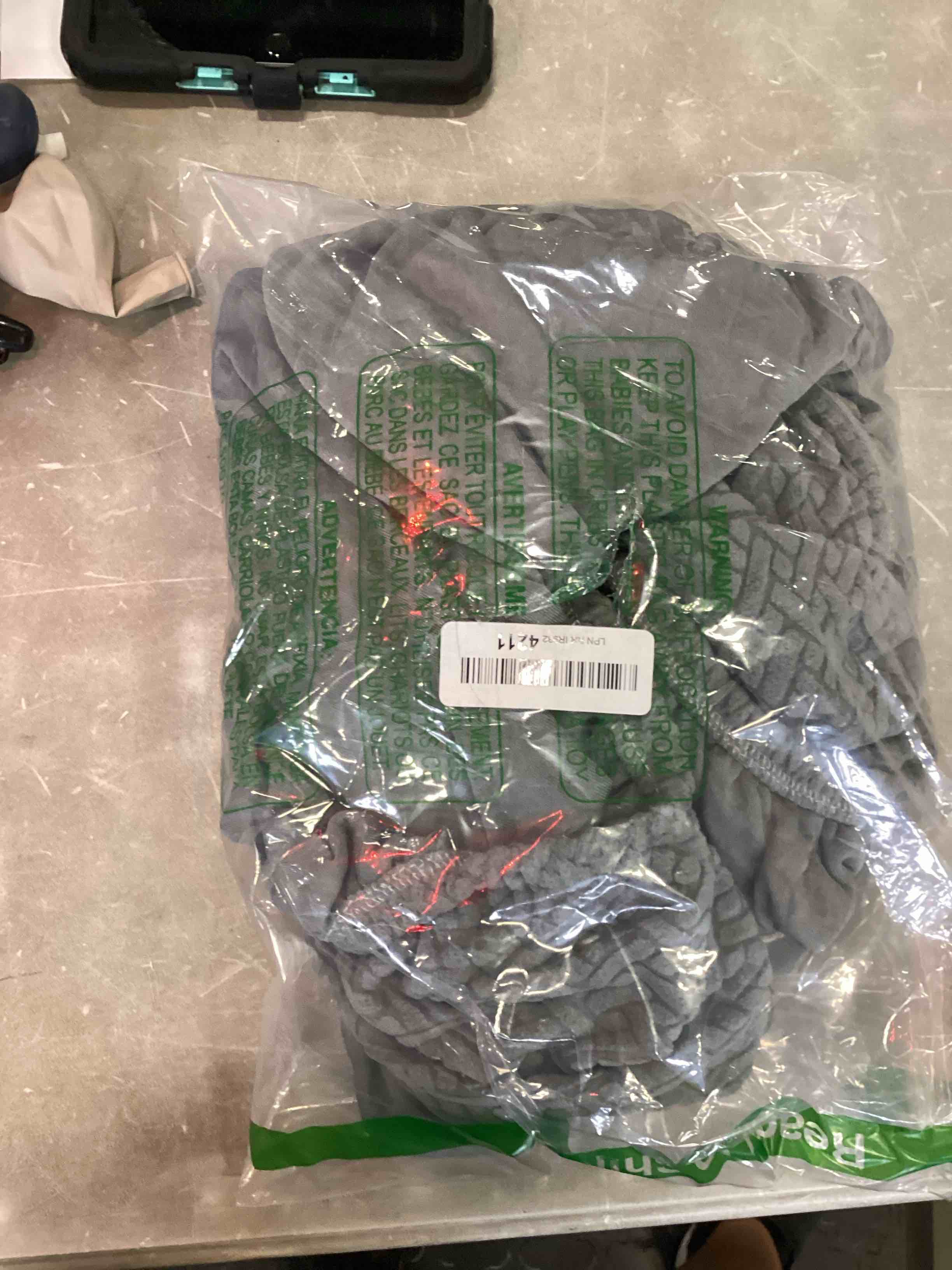 https://s3.amazonaws.com/lotting-images-prod/bidfta/RED6060394_1717692022288.jpeg