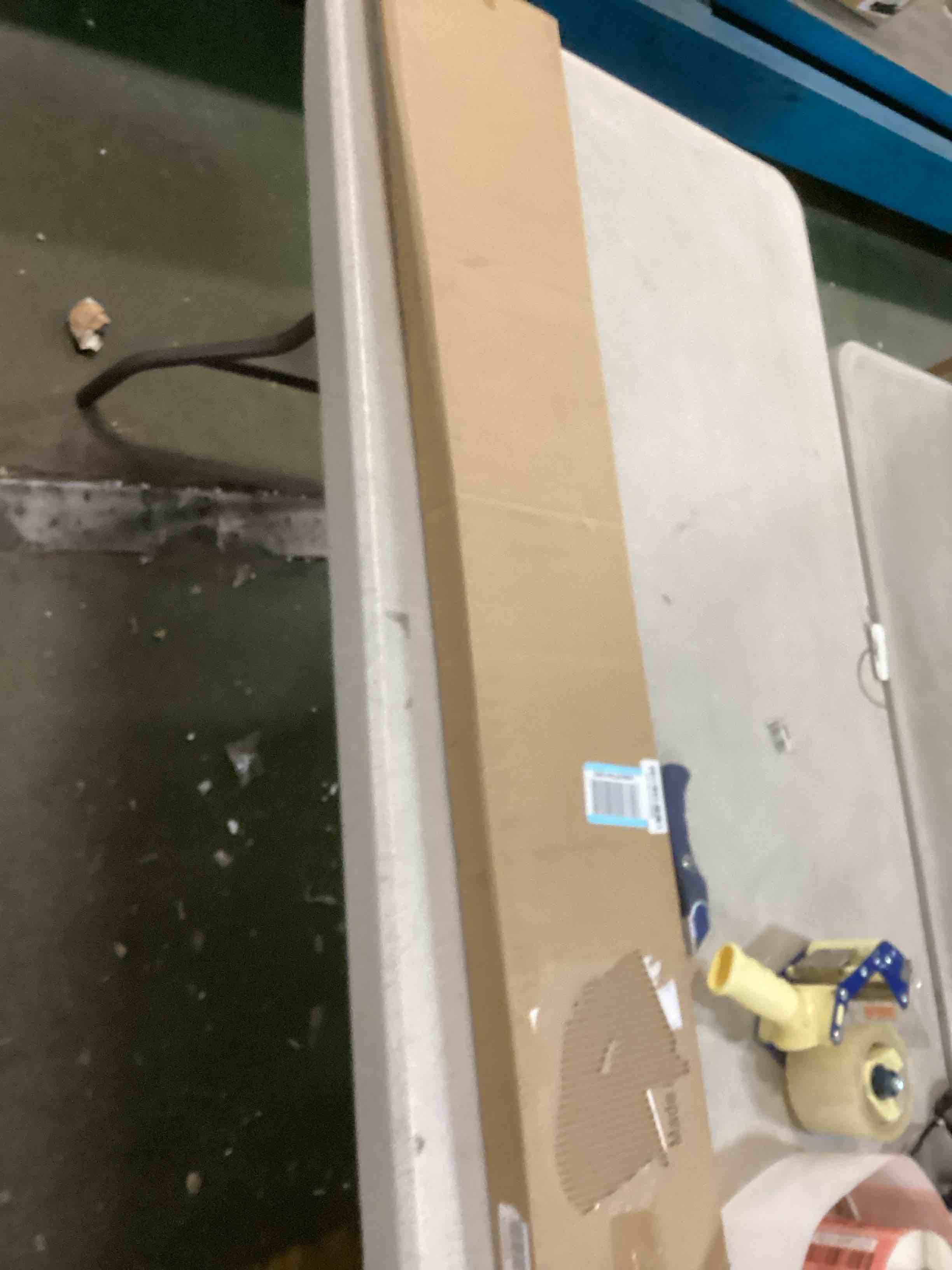 https://s3.amazonaws.com/lotting-images-prod/bidfta/RED6060518_1710429994529.jpeg
