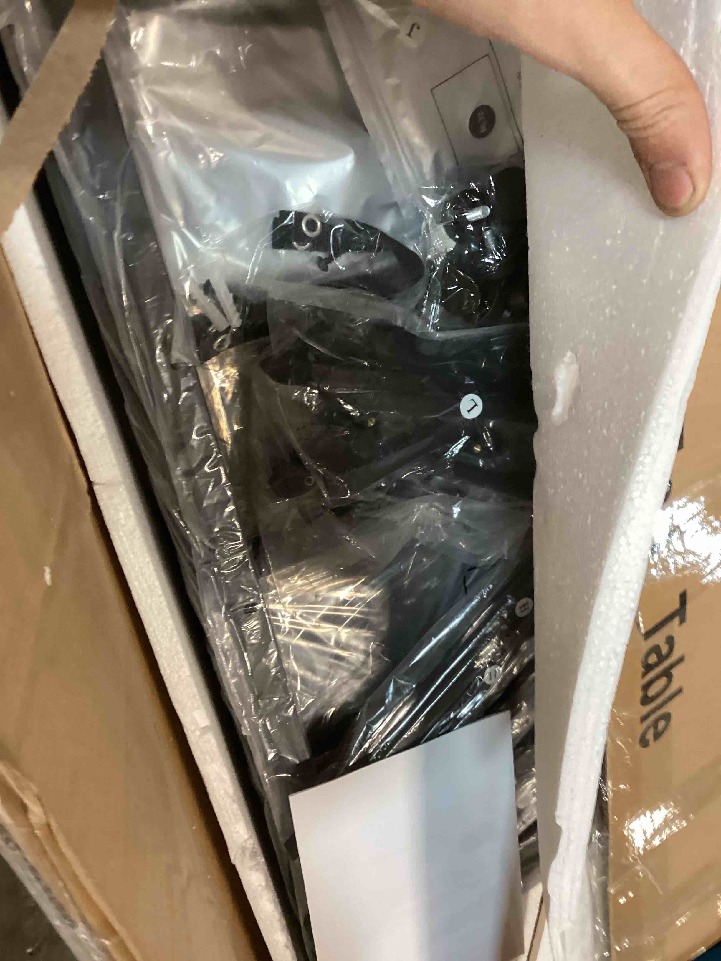 https://s3.amazonaws.com/lotting-images-prod/bidfta/RED6060863_1710524647498.jpeg