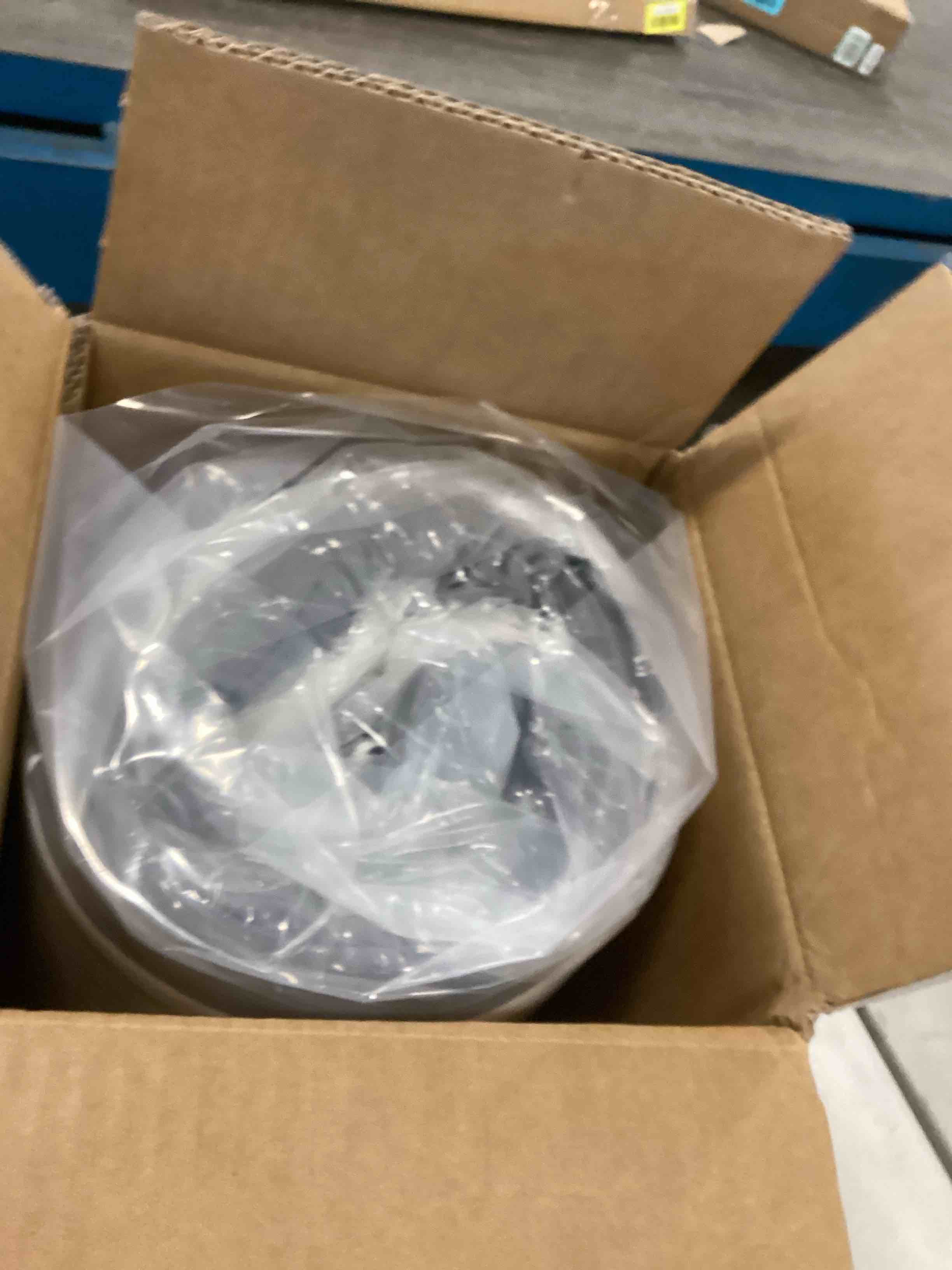 https://s3.amazonaws.com/lotting-images-prod/bidfta/RED6061040_1710599670914.jpeg
