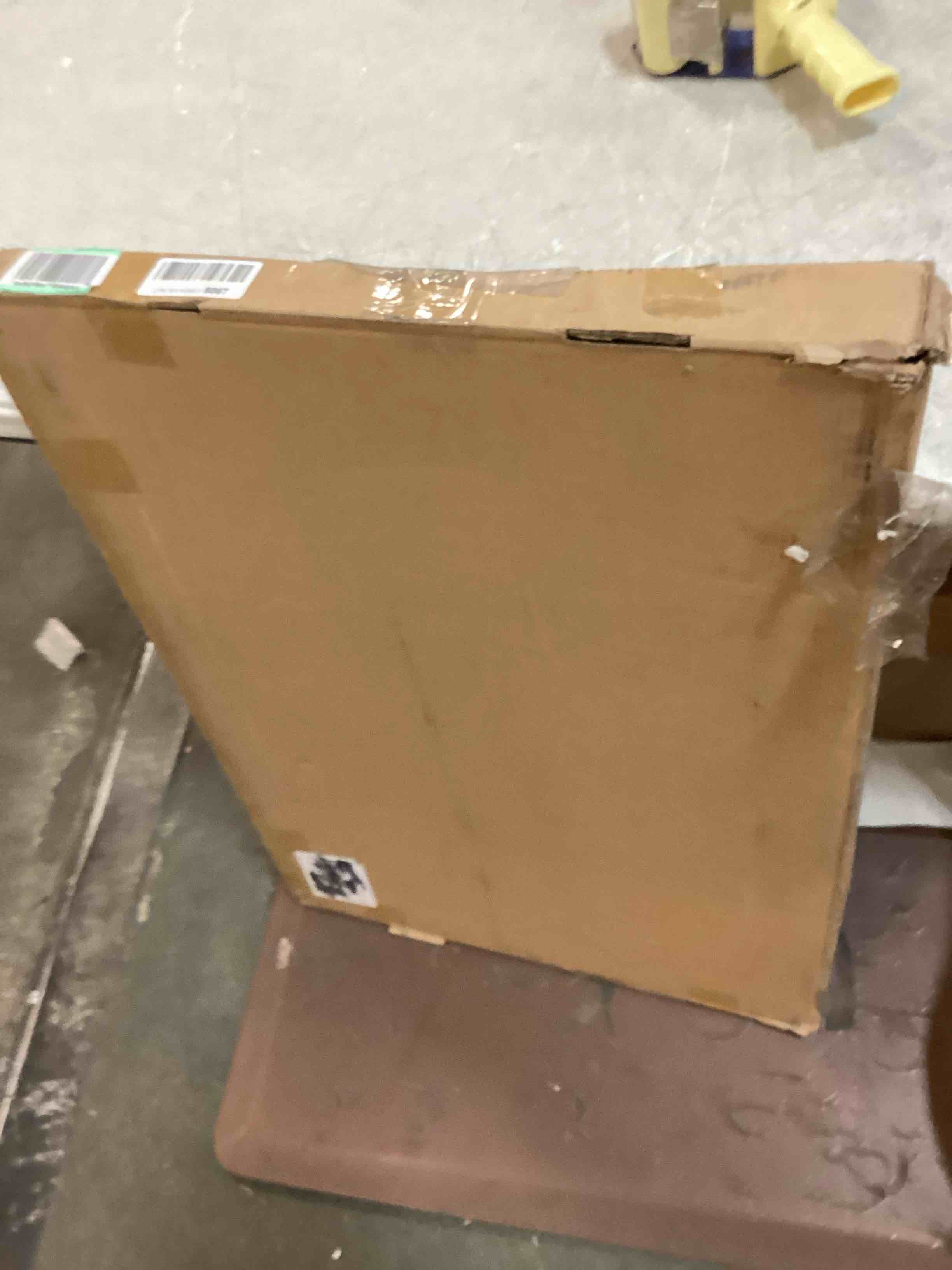 https://s3.amazonaws.com/lotting-images-prod/bidfta/RED6061180_1710766952799.jpeg