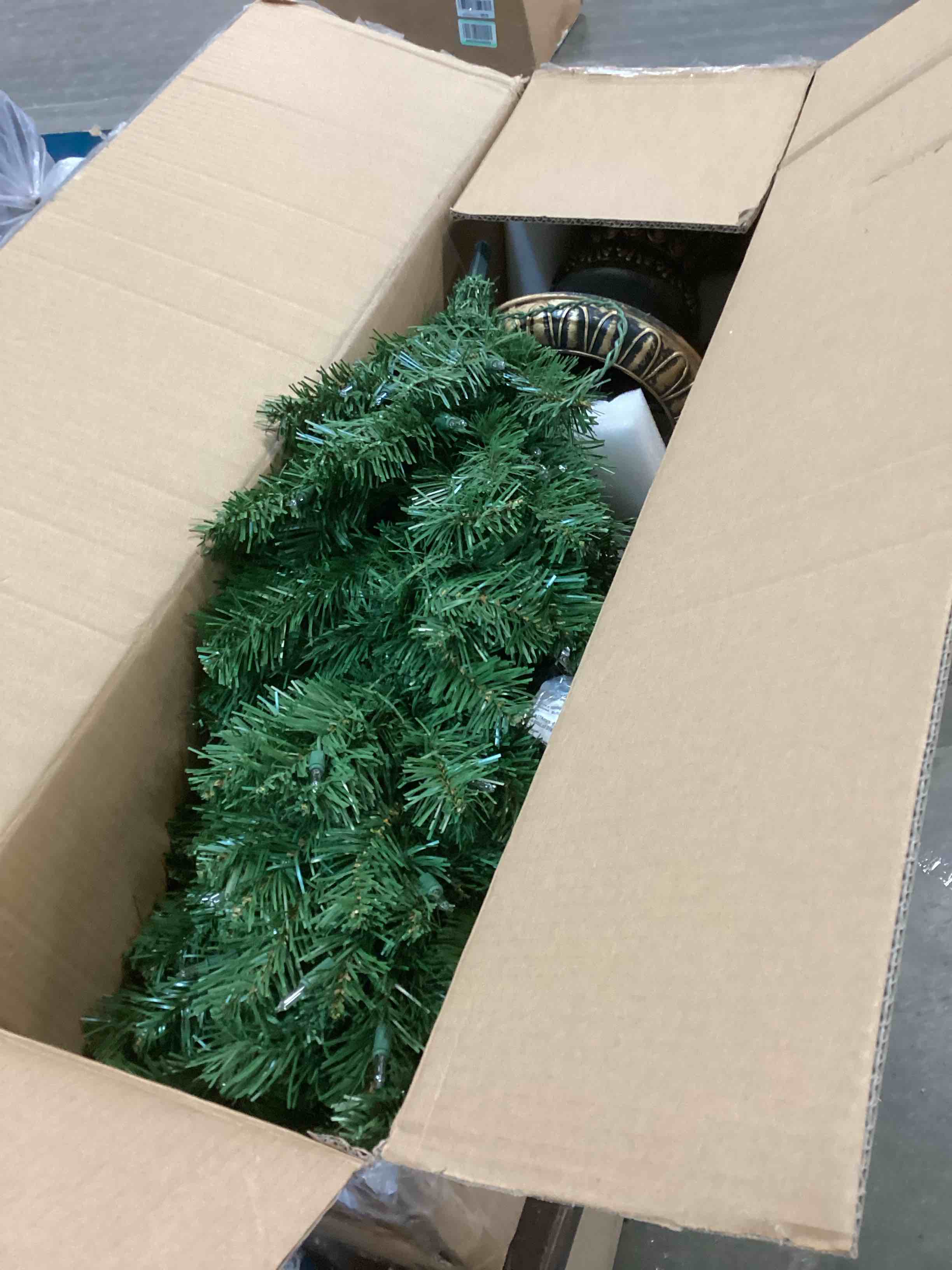 https://s3.amazonaws.com/lotting-images-prod/bidfta/RED6061598_1710864729923.jpeg