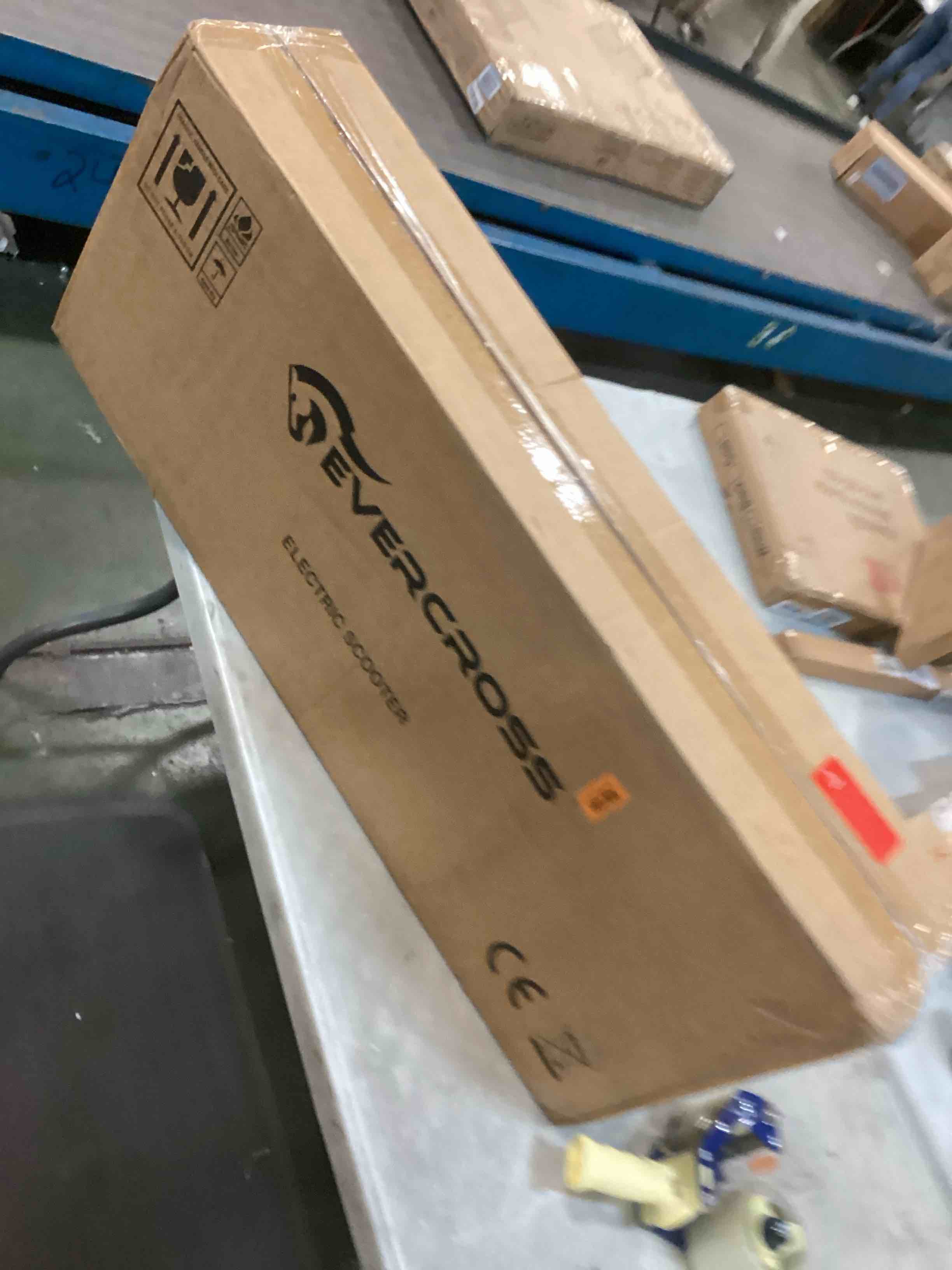https://s3.amazonaws.com/lotting-images-prod/bidfta/RED6061704_1710933831374.jpeg