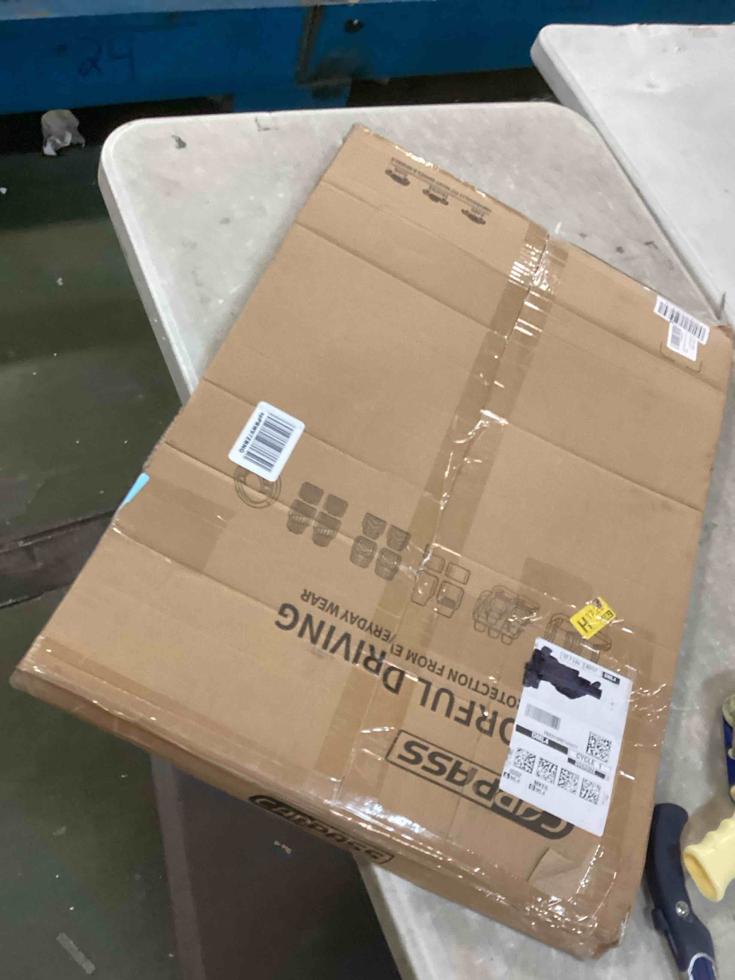 https://s3.amazonaws.com/lotting-images-prod/bidfta/RED6061791_1710944602180.jpeg