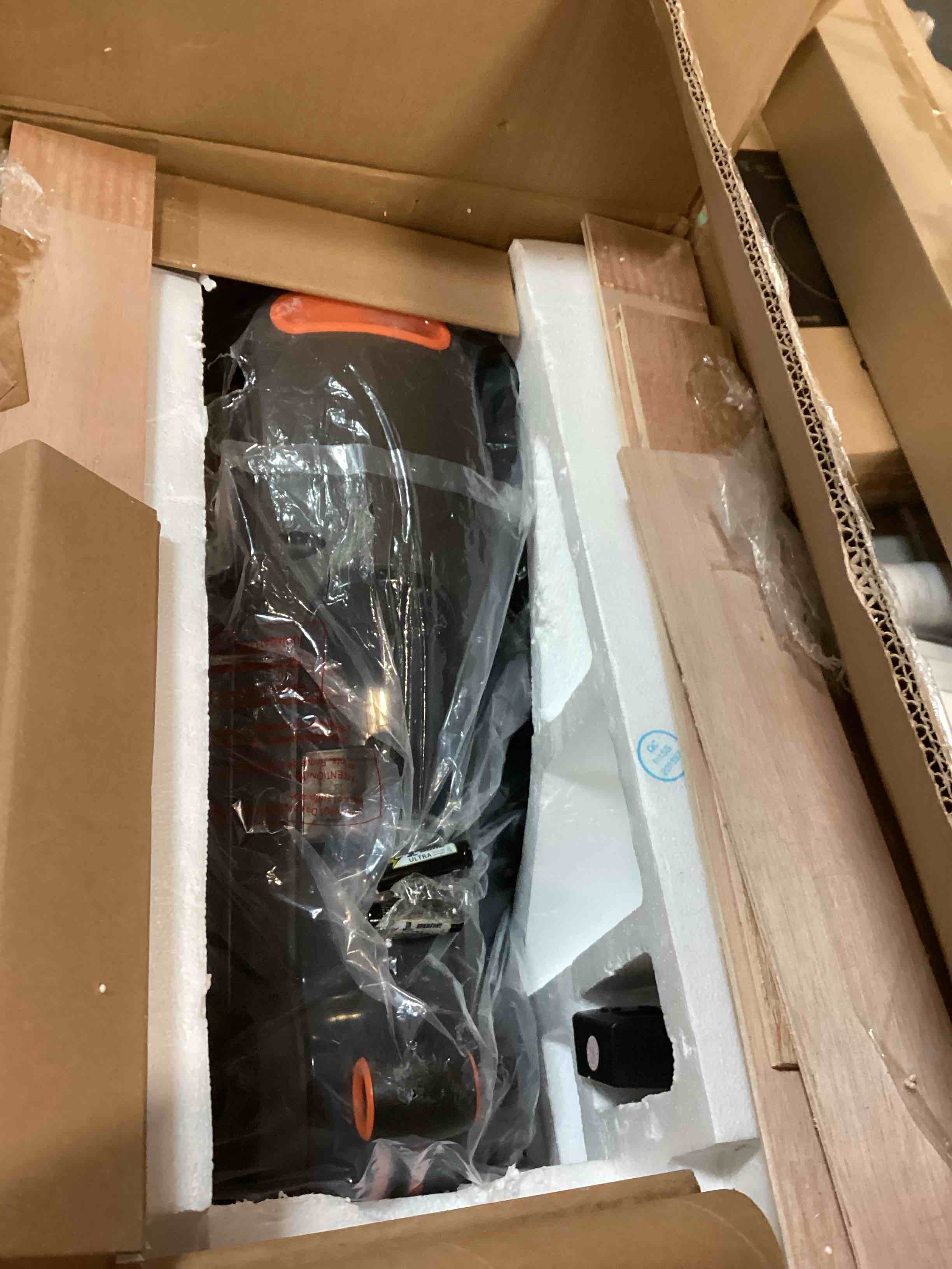 https://s3.amazonaws.com/lotting-images-prod/bidfta/RED6063691_1710856450949.jpeg