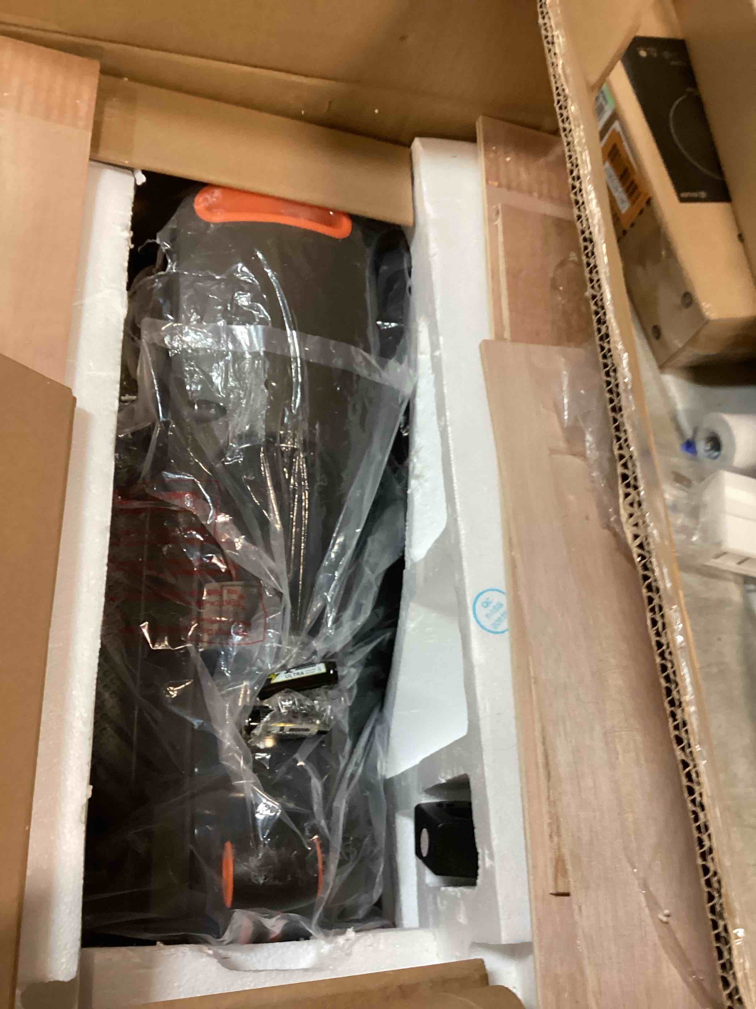 https://s3.amazonaws.com/lotting-images-prod/bidfta/RED6063691_1710856451856.jpeg