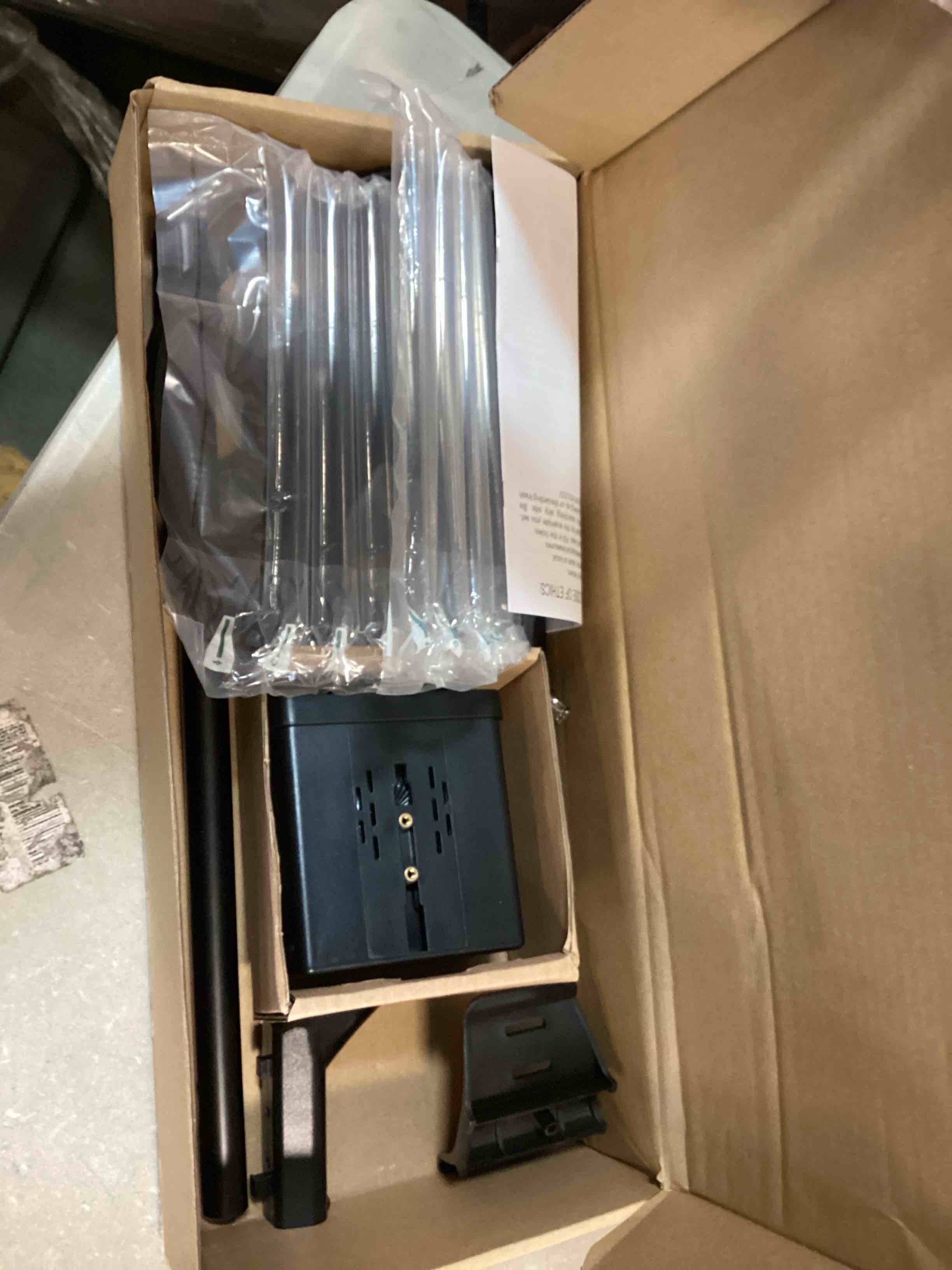 https://s3.amazonaws.com/lotting-images-prod/bidfta/RED6063709_1710860102378.jpeg