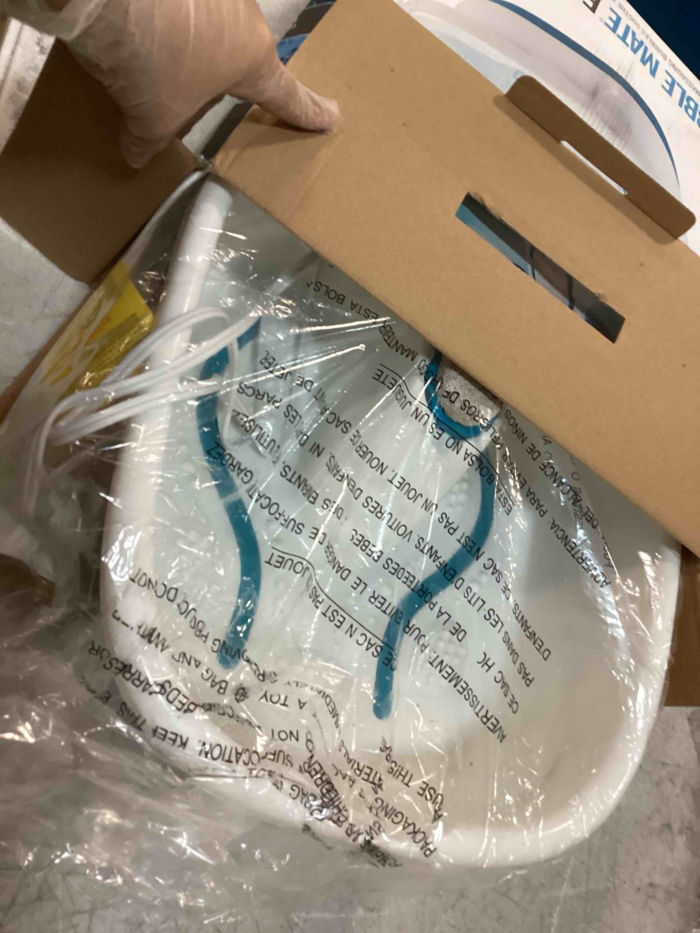 https://s3.amazonaws.com/lotting-images-prod/bidfta/RED6063856_1710936600638.jpeg