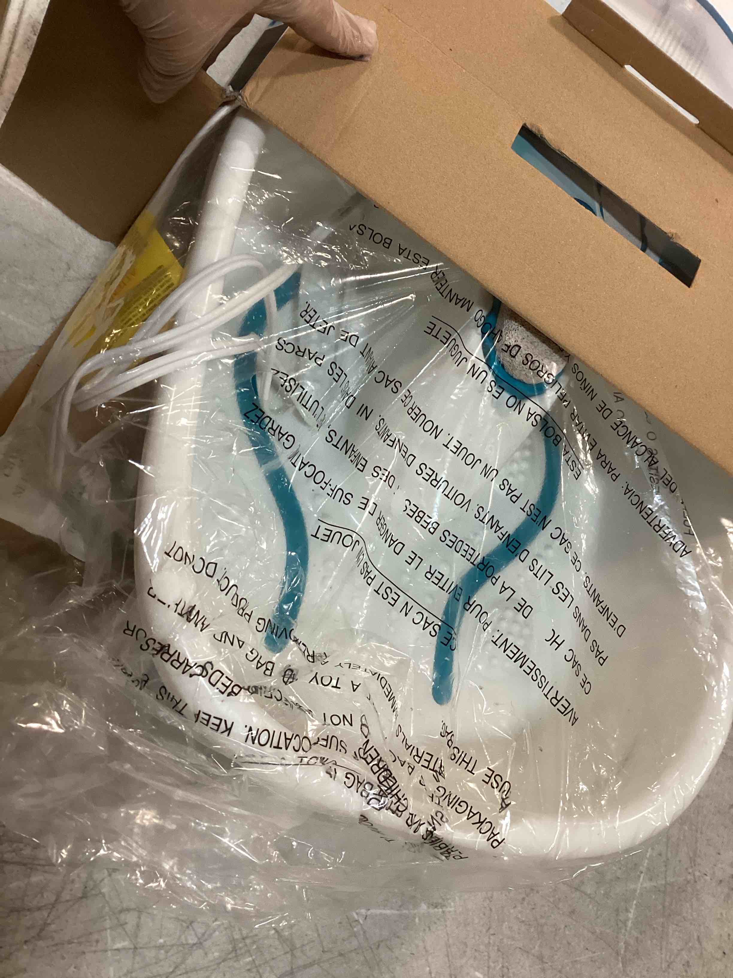 https://s3.amazonaws.com/lotting-images-prod/bidfta/RED6063856_1710936601961.jpeg