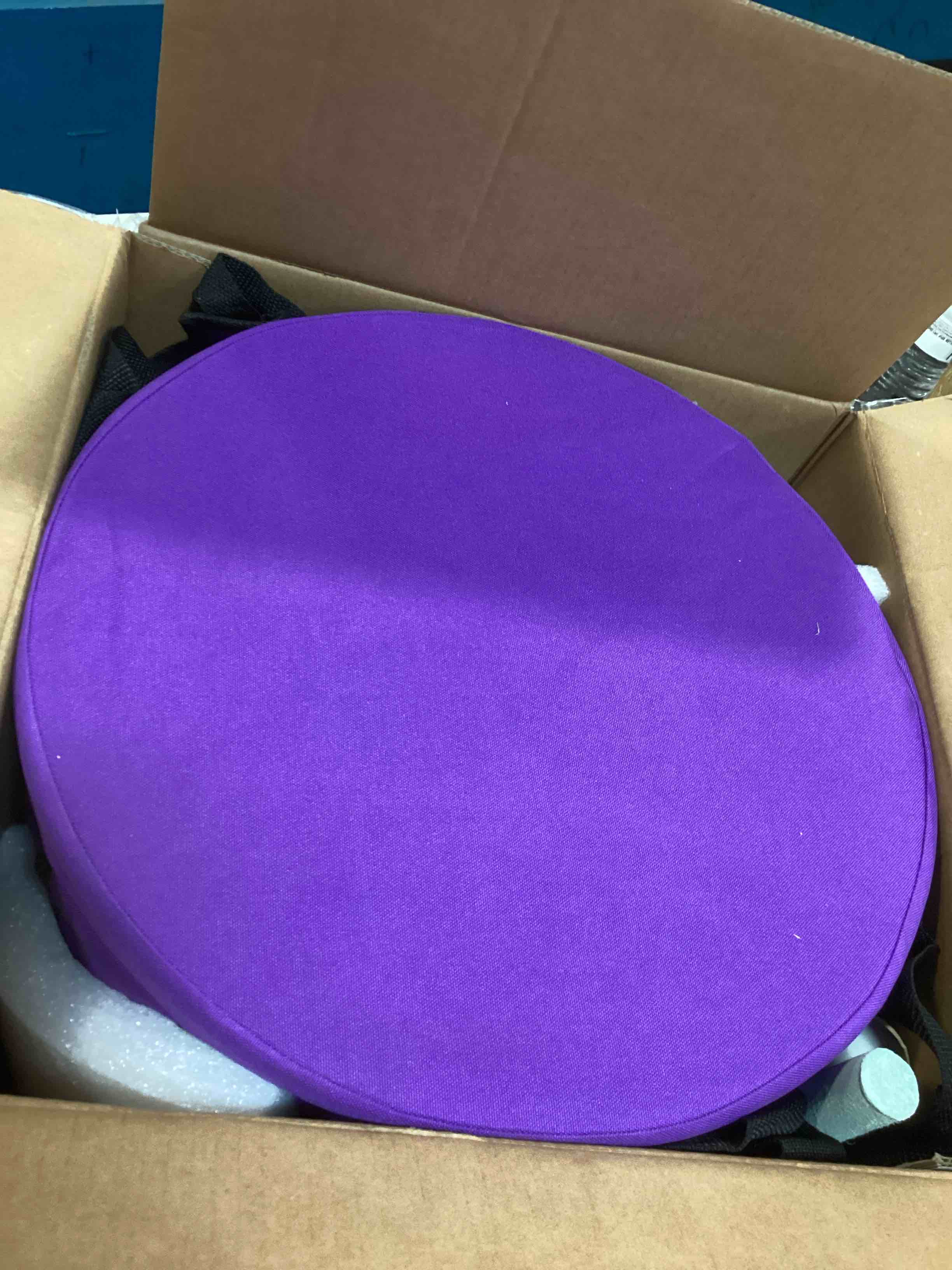 https://s3.amazonaws.com/lotting-images-prod/bidfta/RED6063882_1710939229284.jpeg