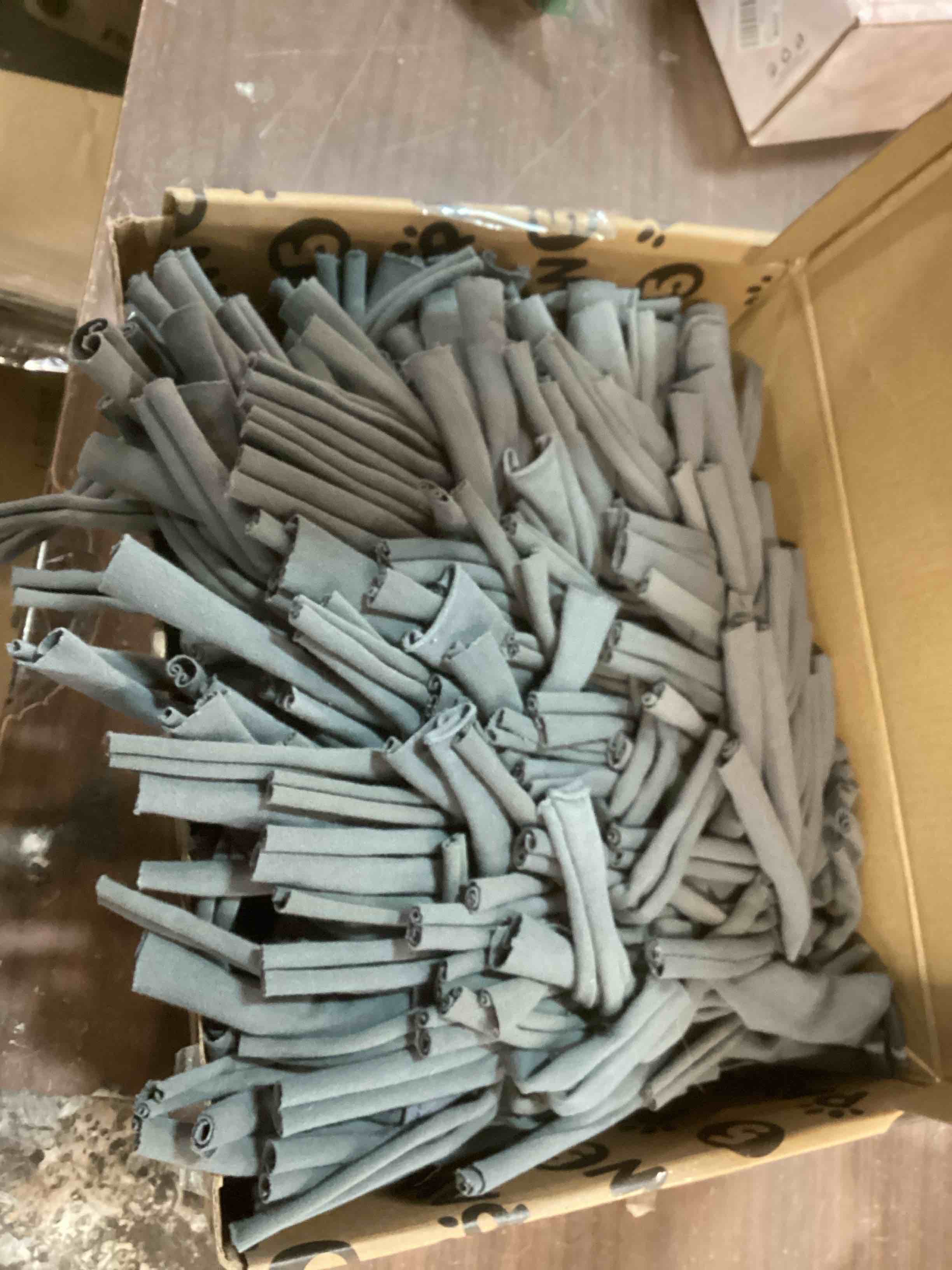 https://s3.amazonaws.com/lotting-images-prod/bidfta/RED6064237_1711050760182.jpeg