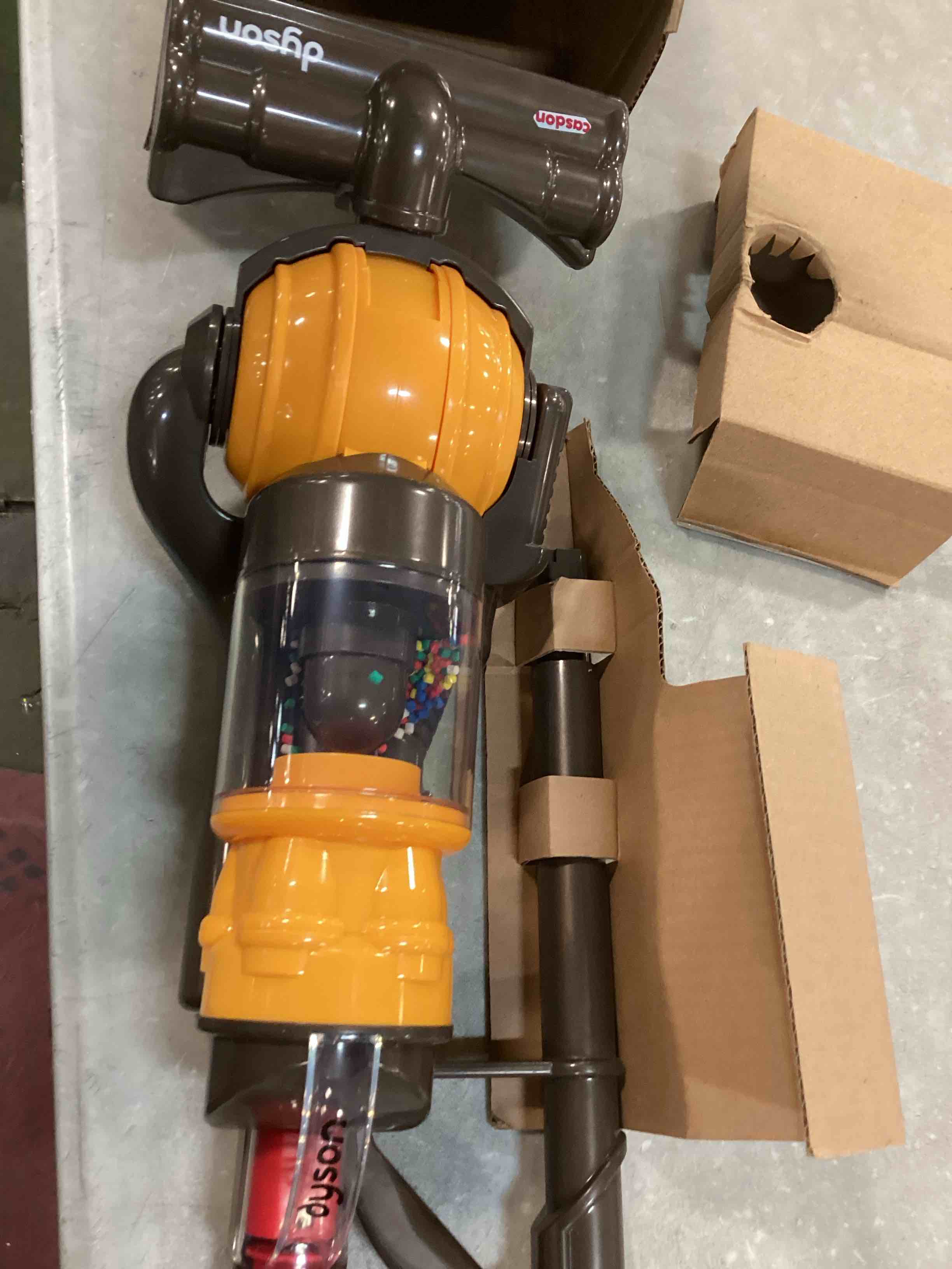 https://s3.amazonaws.com/lotting-images-prod/bidfta/RED6064316_1711113044536.jpeg