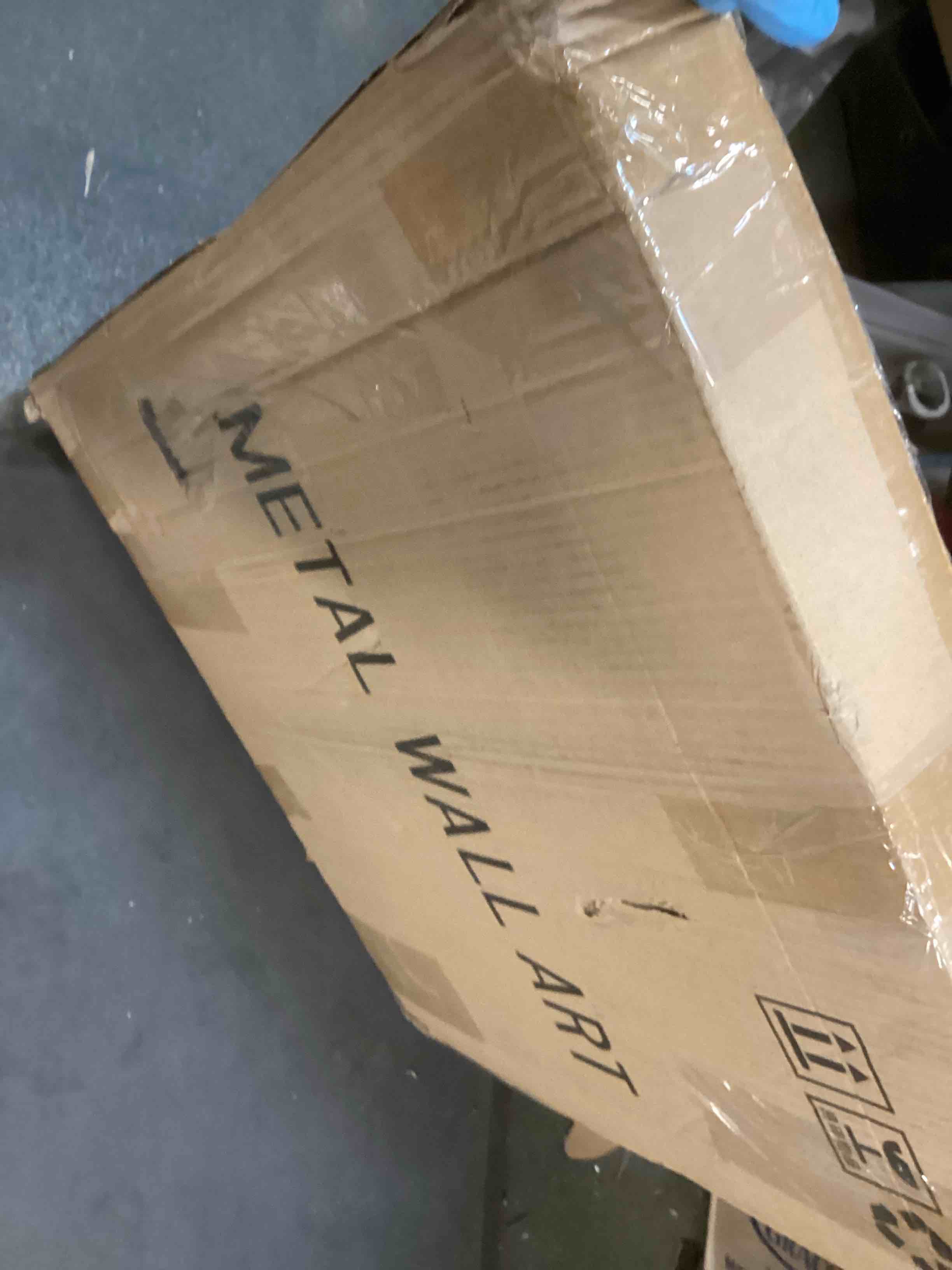 https://s3.amazonaws.com/lotting-images-prod/bidfta/RED6064583_1711205747914.jpeg