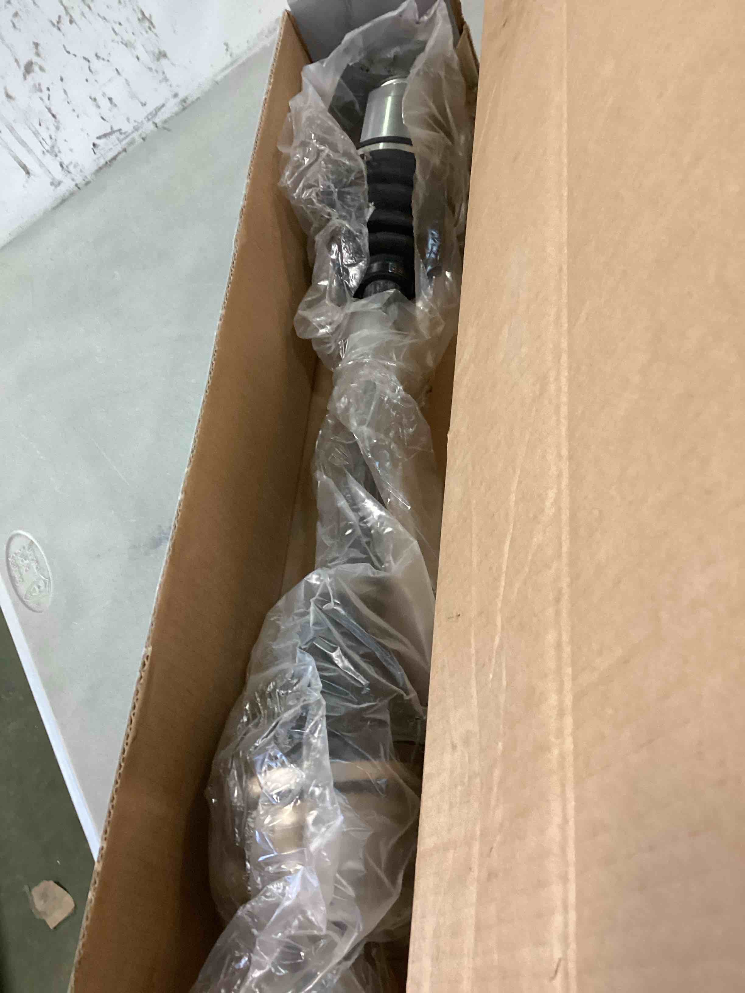 https://s3.amazonaws.com/lotting-images-prod/bidfta/RED6064878_1711396499854.jpeg