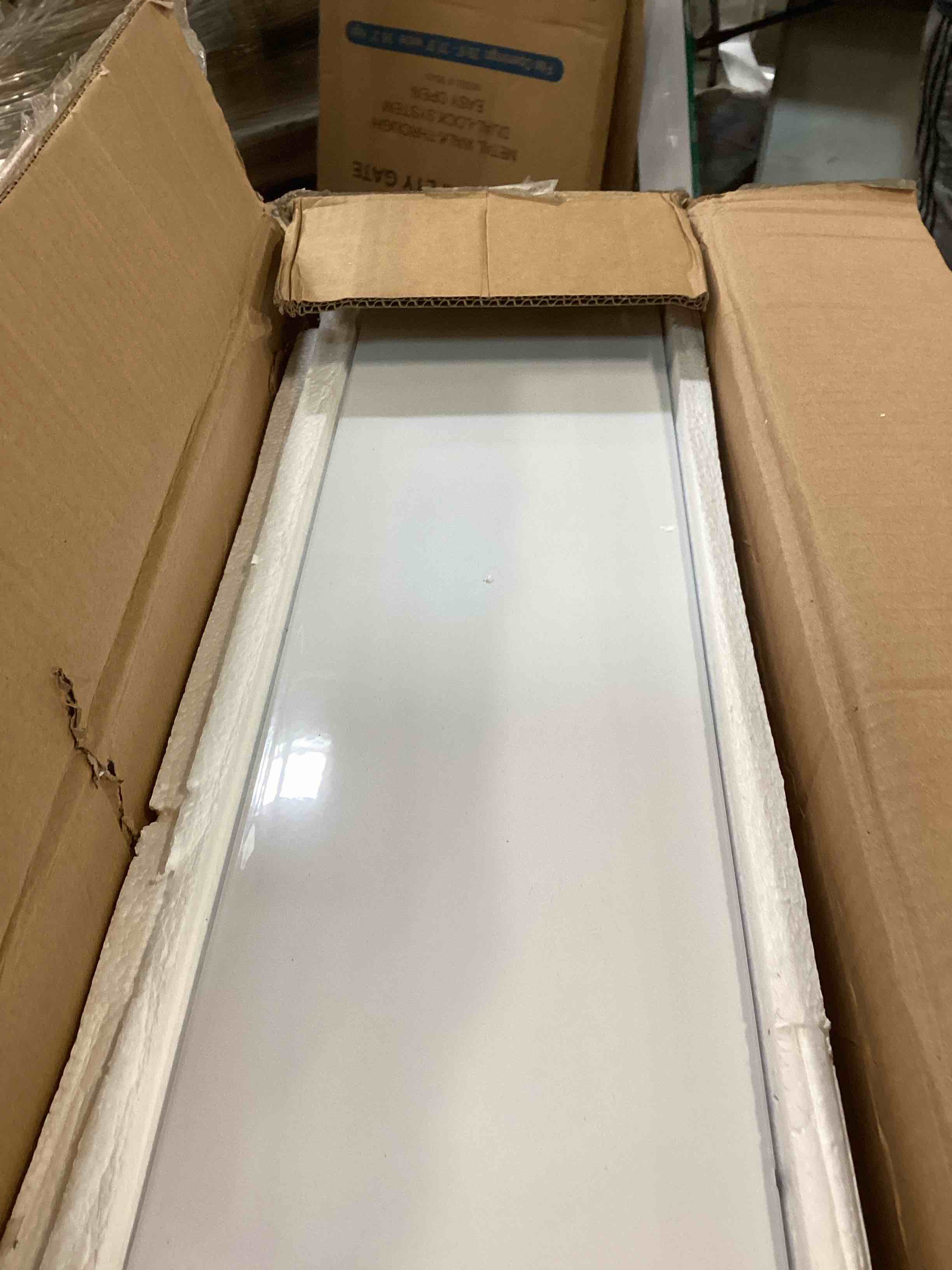 https://s3.amazonaws.com/lotting-images-prod/bidfta/RED6064950_1711035383766.jpeg