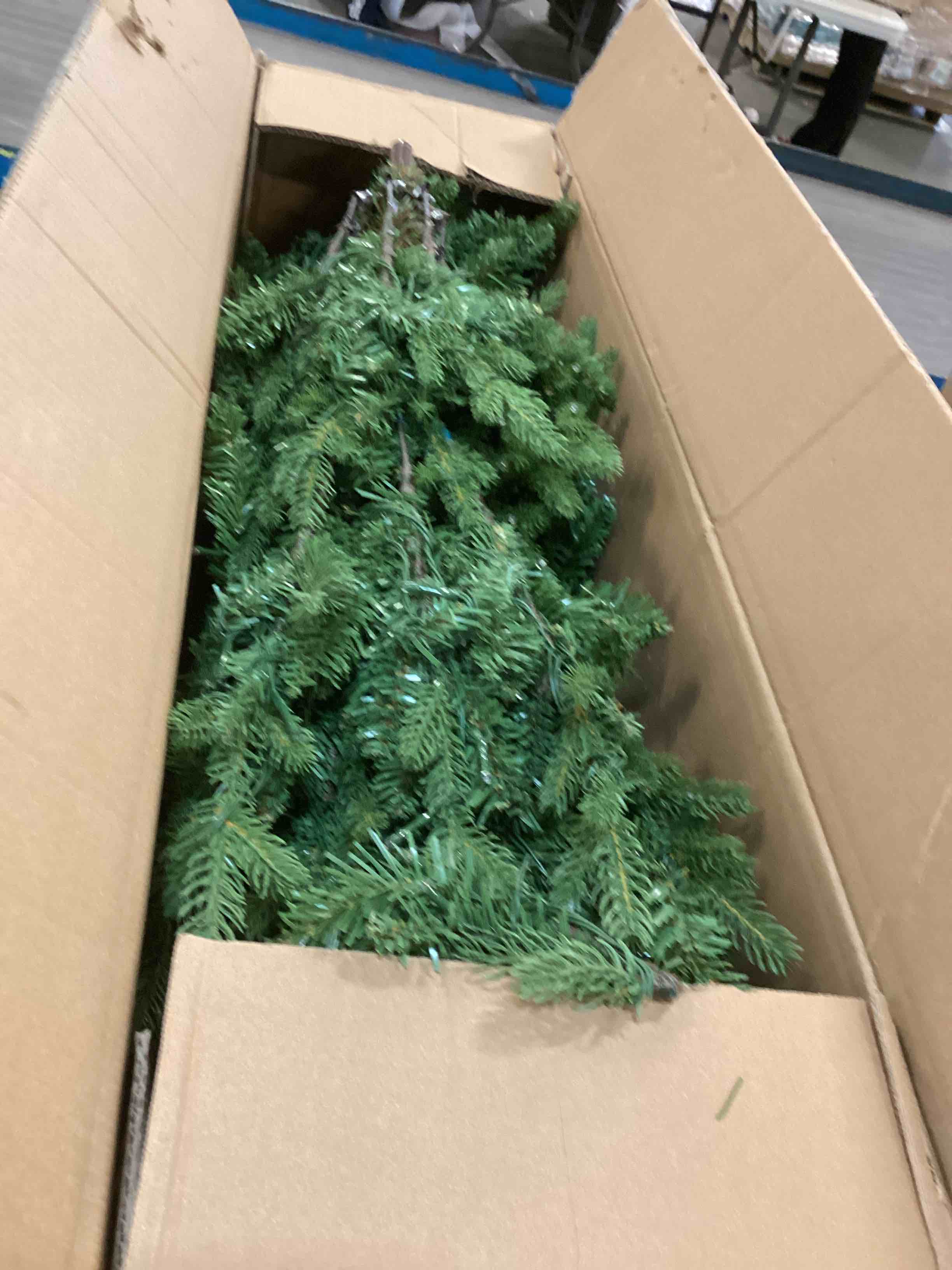 https://s3.amazonaws.com/lotting-images-prod/bidfta/RED6065464_1711219473881.jpeg