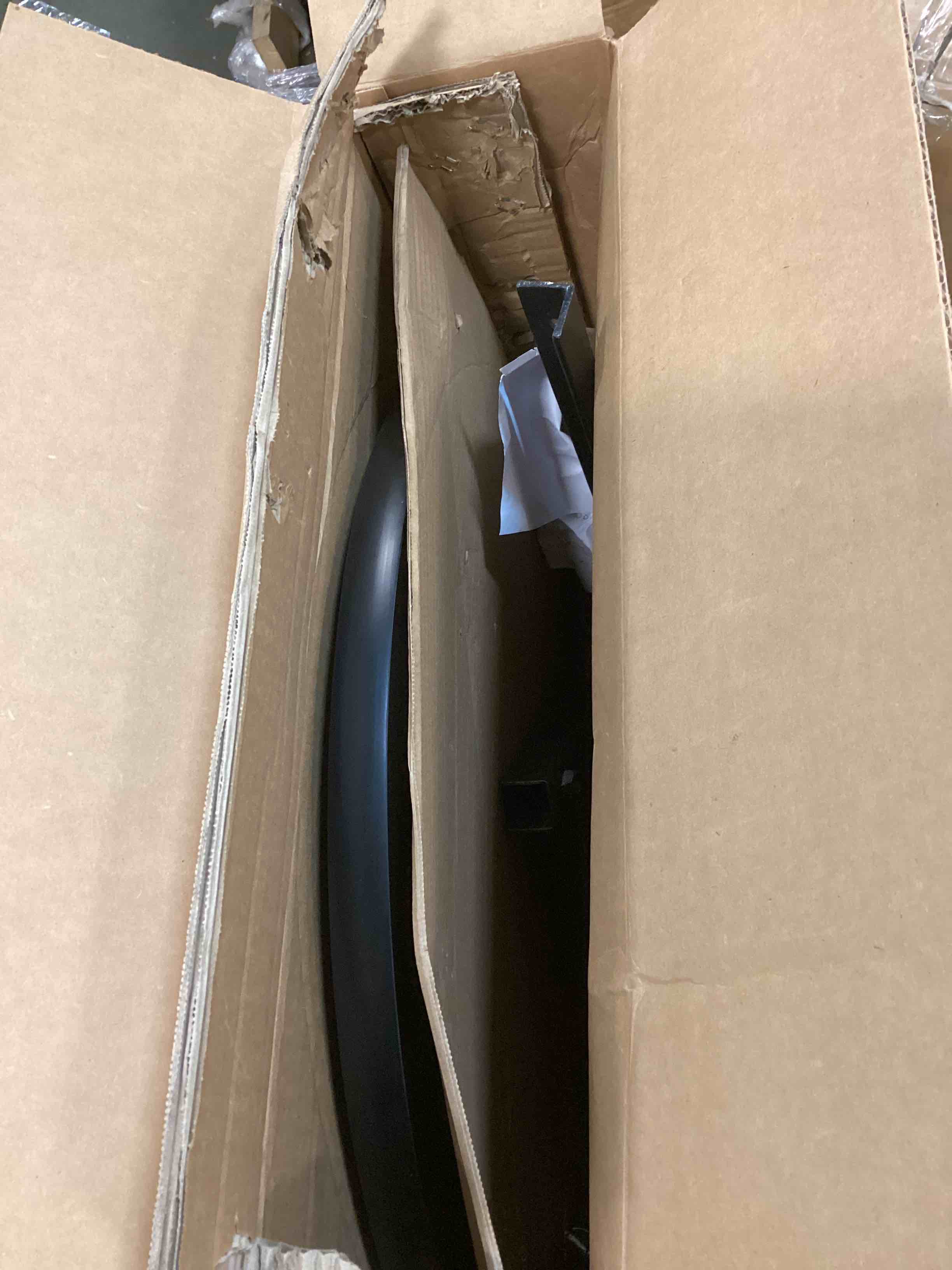 https://s3.amazonaws.com/lotting-images-prod/bidfta/RED6065590_1711380120544.jpeg
