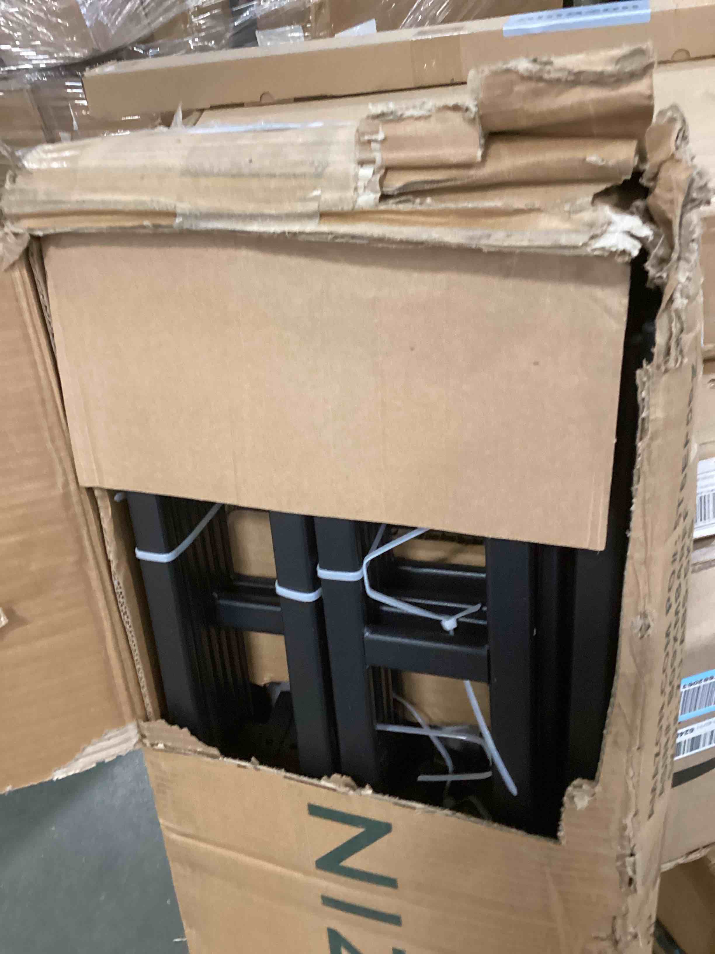 https://s3.amazonaws.com/lotting-images-prod/bidfta/RED6066055_1711555365478.jpeg