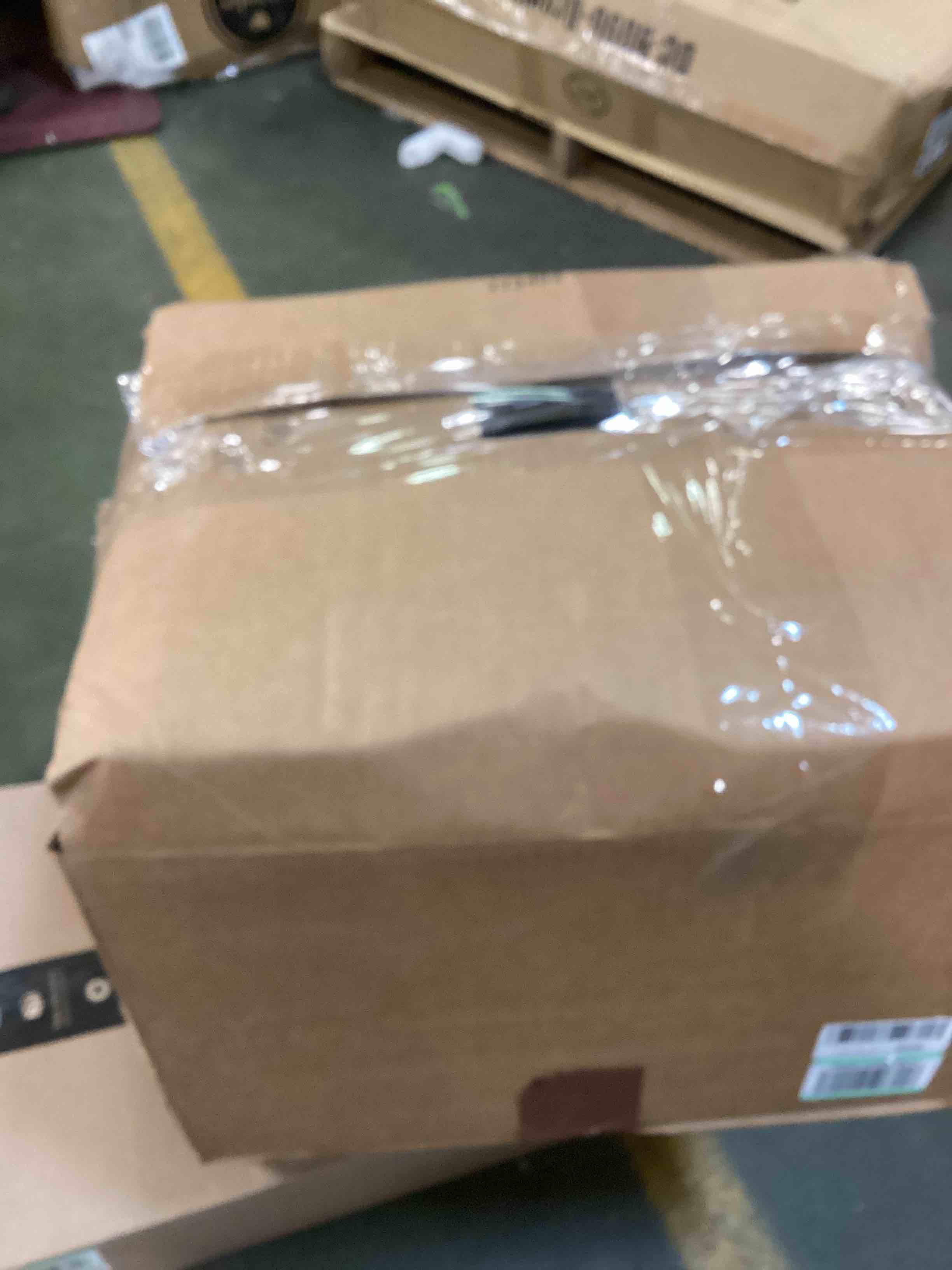 https://s3.amazonaws.com/lotting-images-prod/bidfta/RED6066070_1711557402422.jpeg