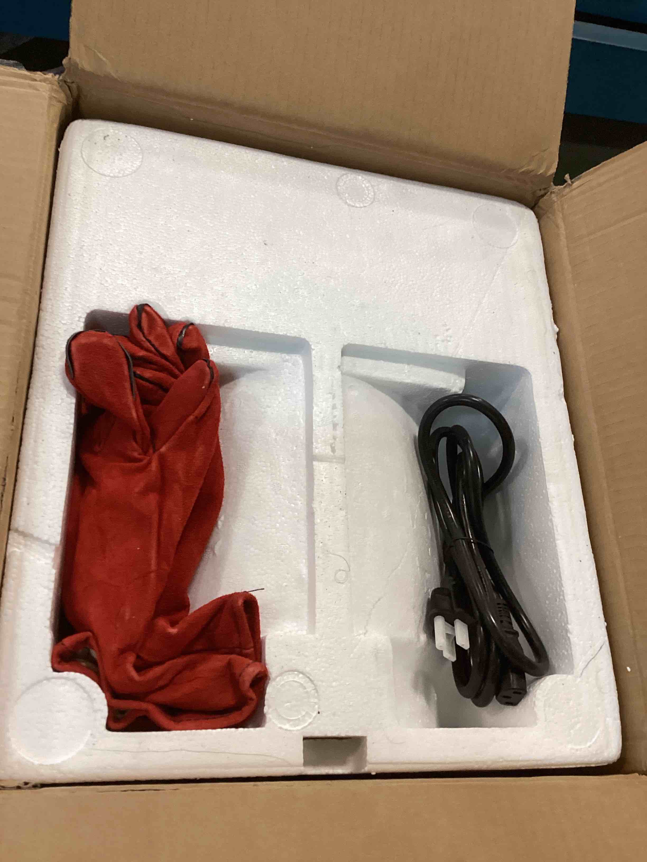 https://s3.amazonaws.com/lotting-images-prod/bidfta/RED6066261_1711633235642.jpeg