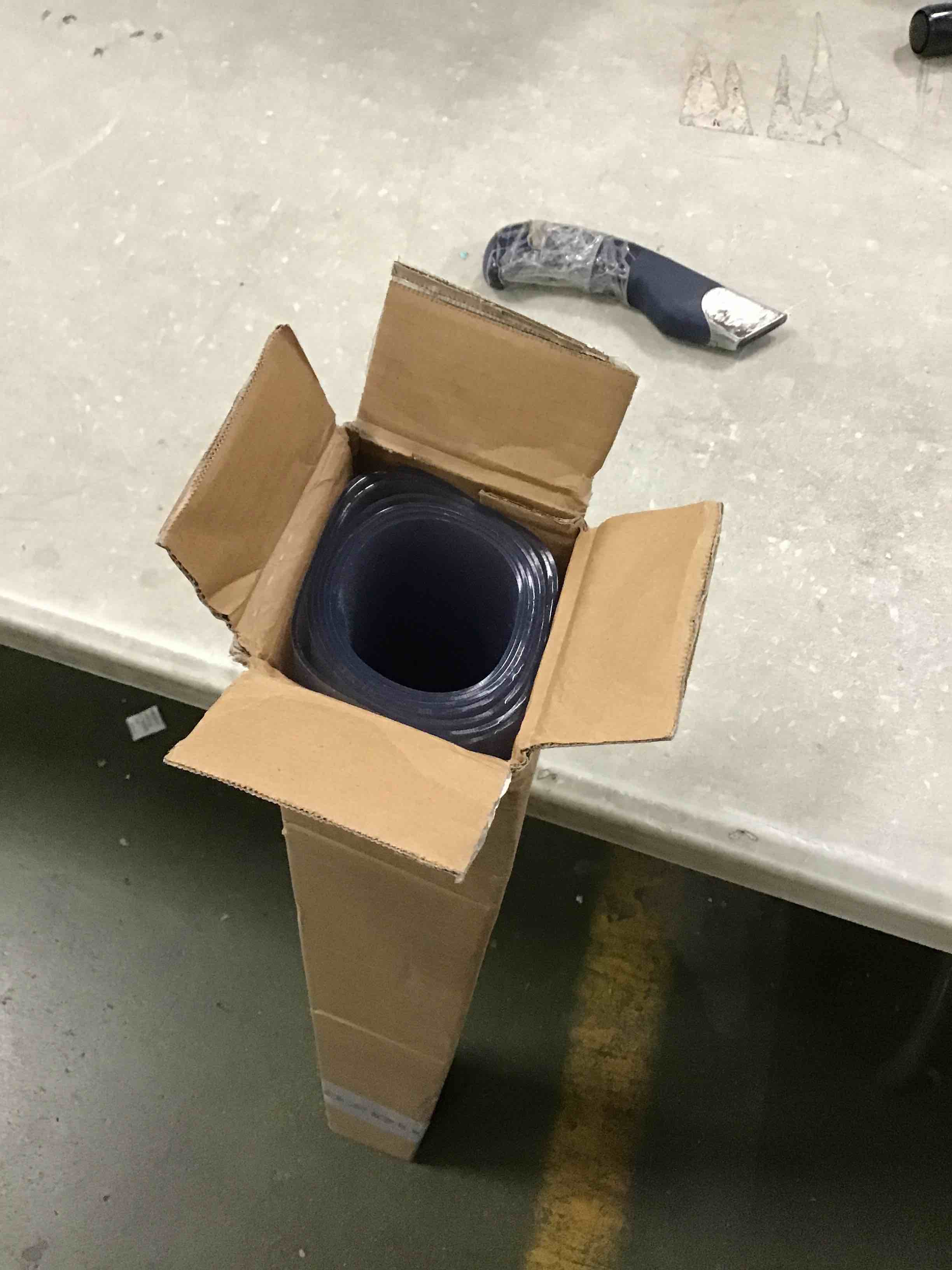 https://s3.amazonaws.com/lotting-images-prod/bidfta/RED6066460_1710783422265.jpeg