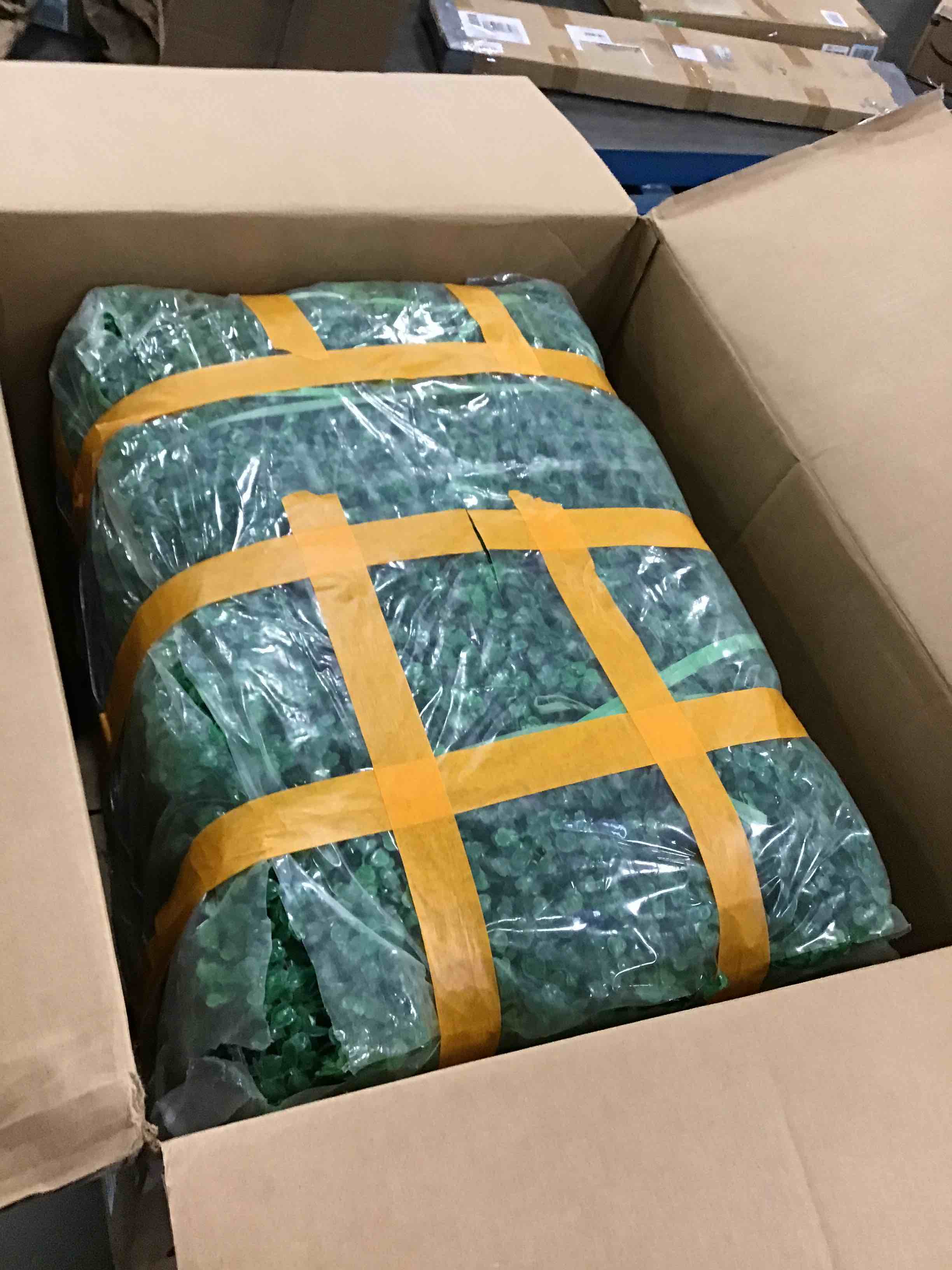 https://s3.amazonaws.com/lotting-images-prod/bidfta/RED6066469_1710784146637.jpeg