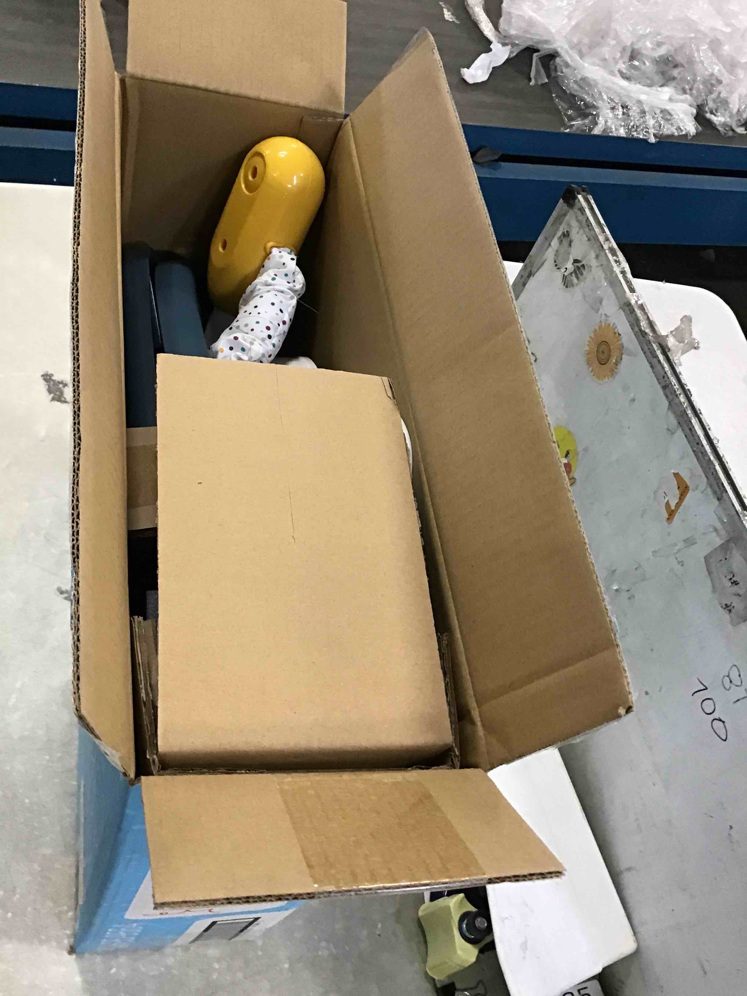 https://s3.amazonaws.com/lotting-images-prod/bidfta/RED6066511_1710789727844.jpeg