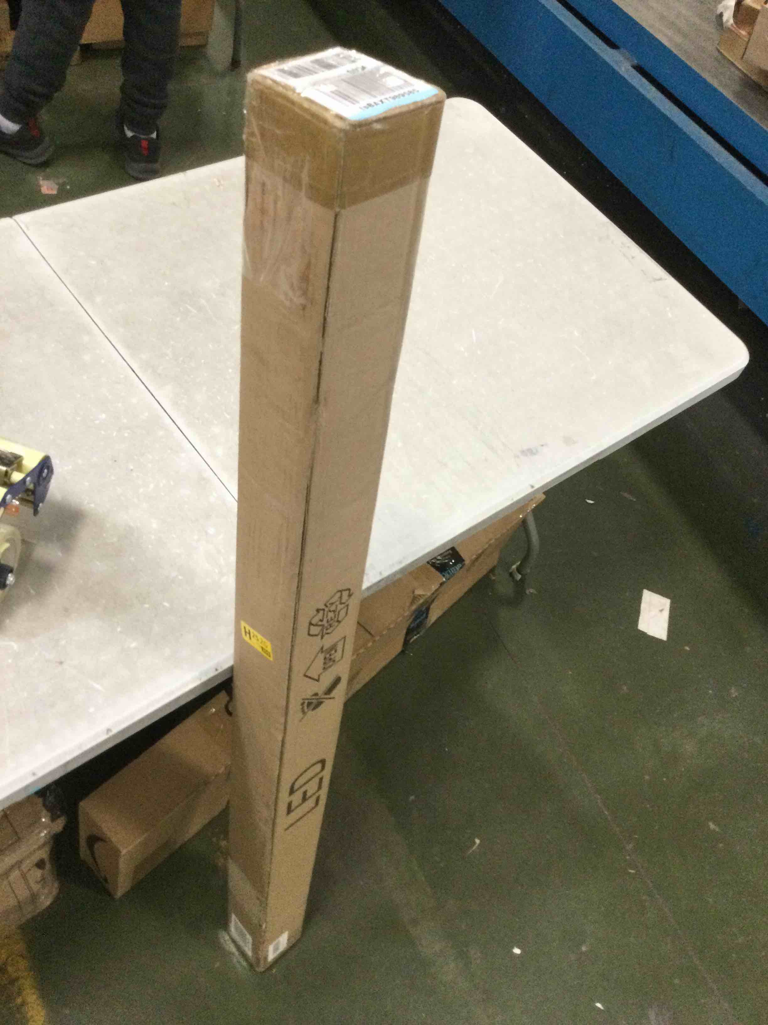https://s3.amazonaws.com/lotting-images-prod/bidfta/RED6066622_1710946490302.jpeg