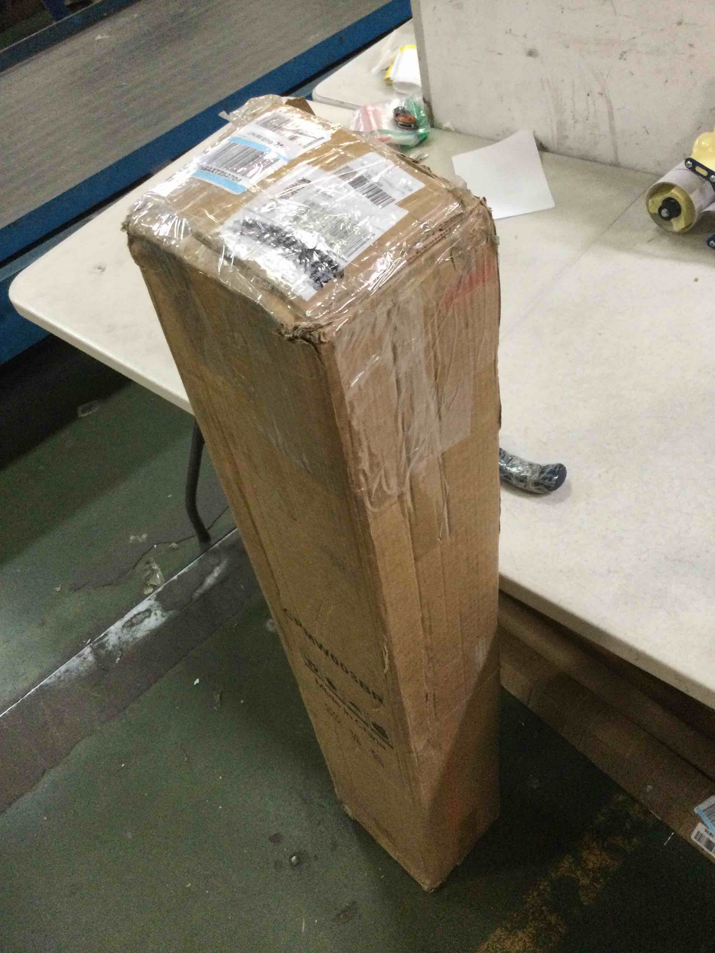 https://s3.amazonaws.com/lotting-images-prod/bidfta/RED6066801_1711031852564.jpeg