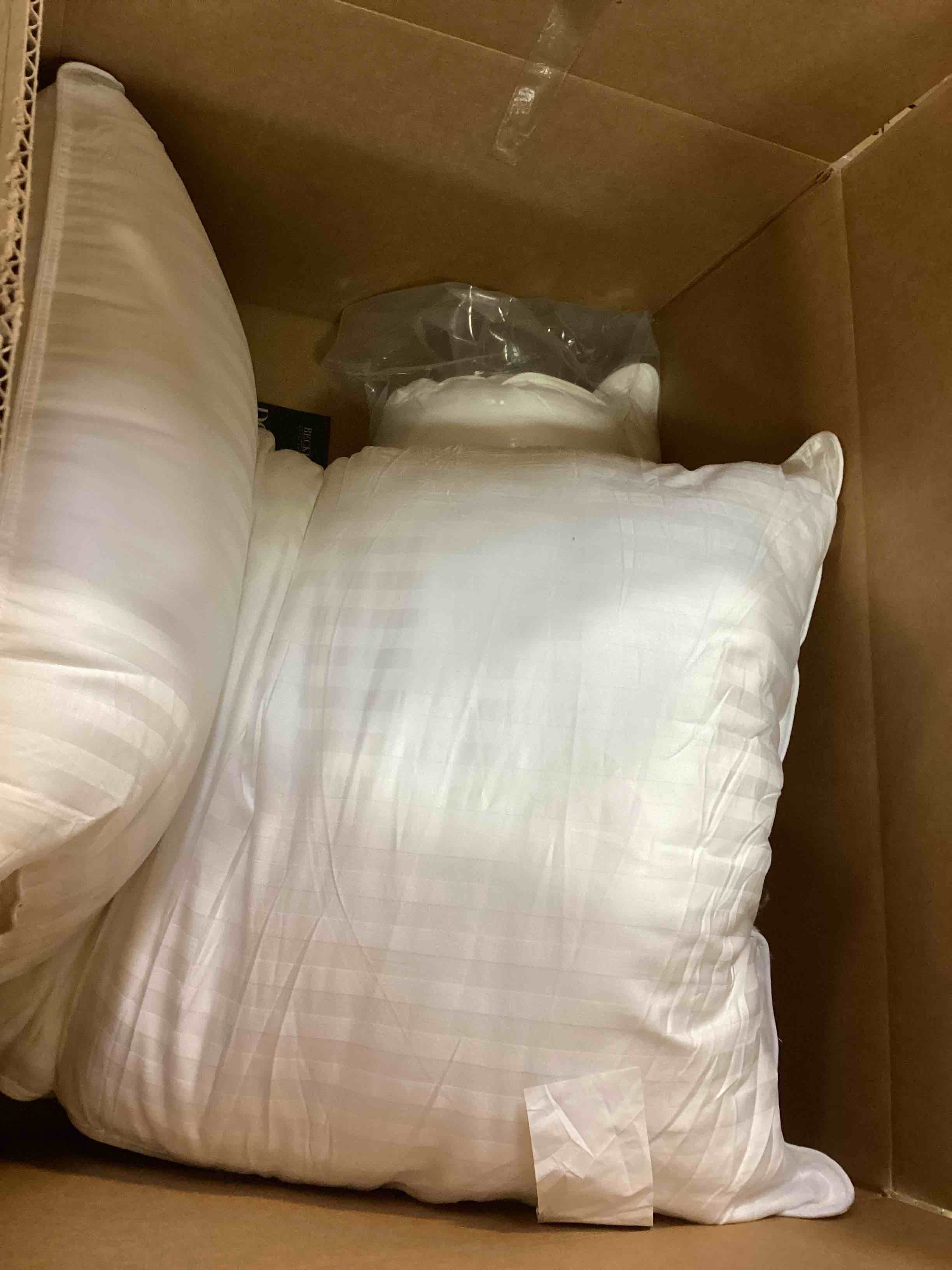 https://s3.amazonaws.com/lotting-images-prod/bidfta/RED6067180_1711372476290.jpeg