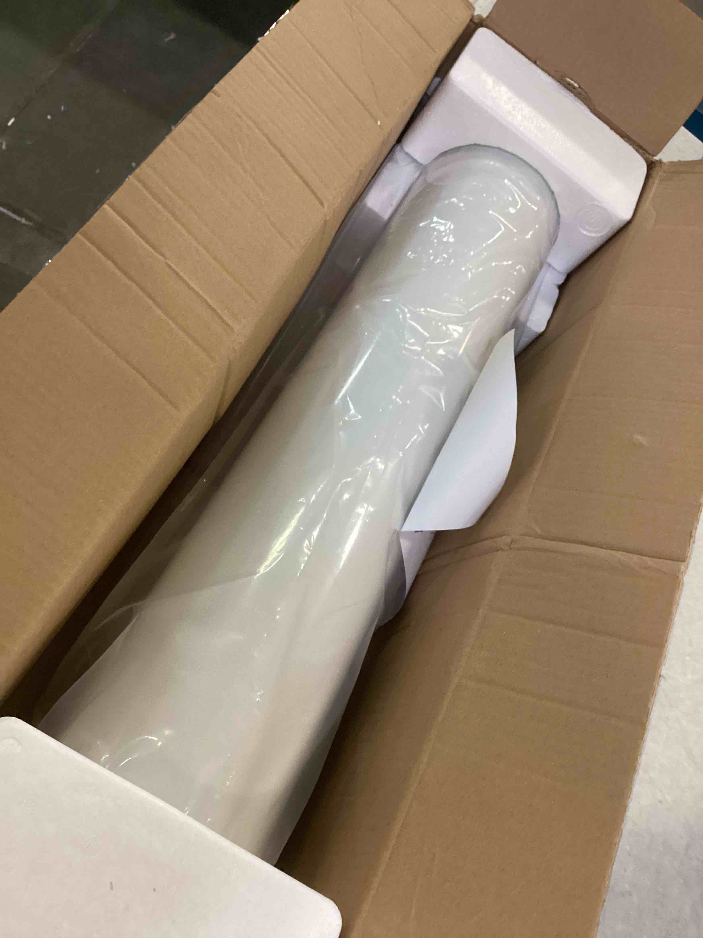 https://s3.amazonaws.com/lotting-images-prod/bidfta/RED6067591_1711479733058.jpeg