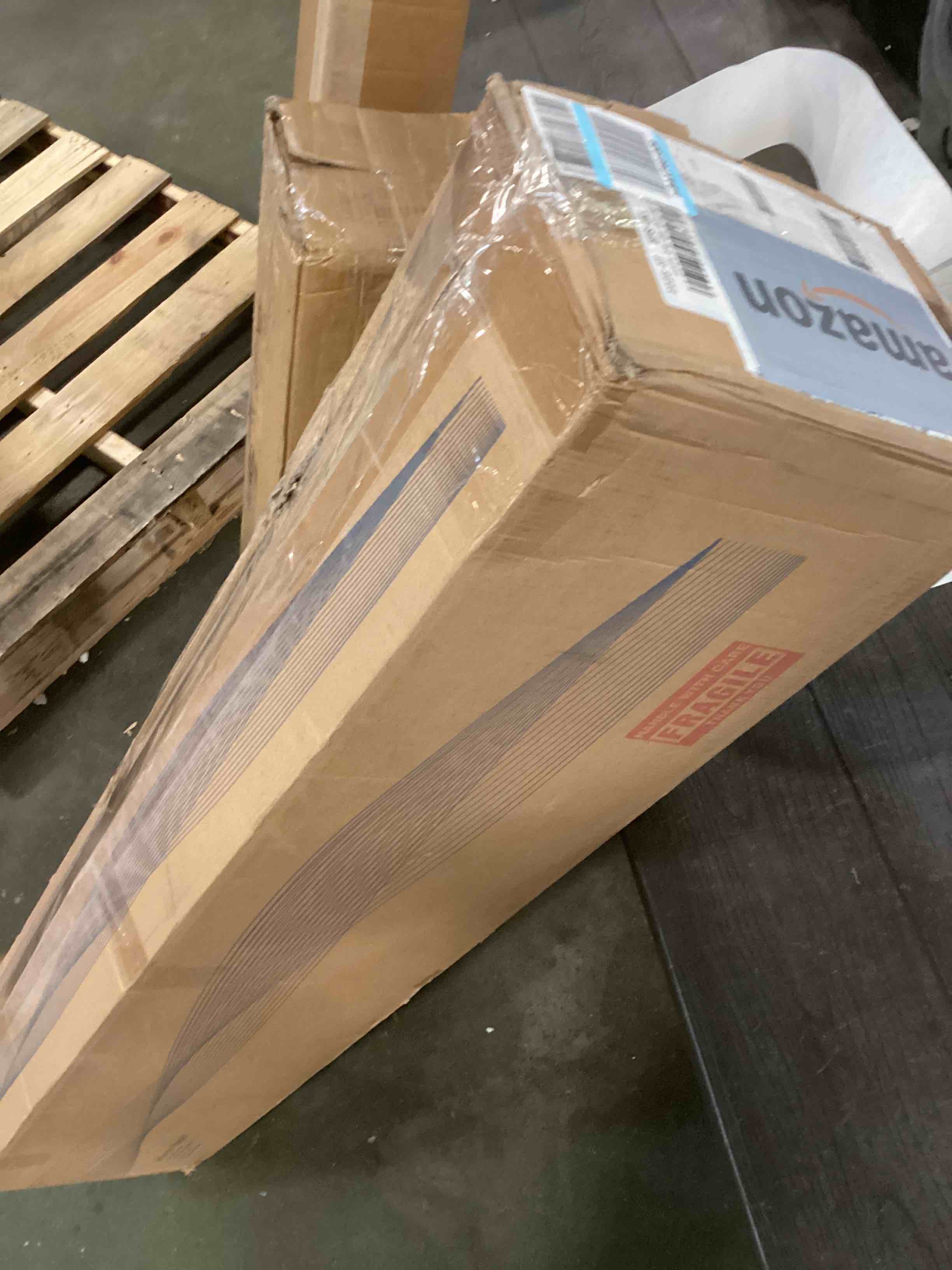 https://s3.amazonaws.com/lotting-images-prod/bidfta/RED6067697_1711541833724.jpeg