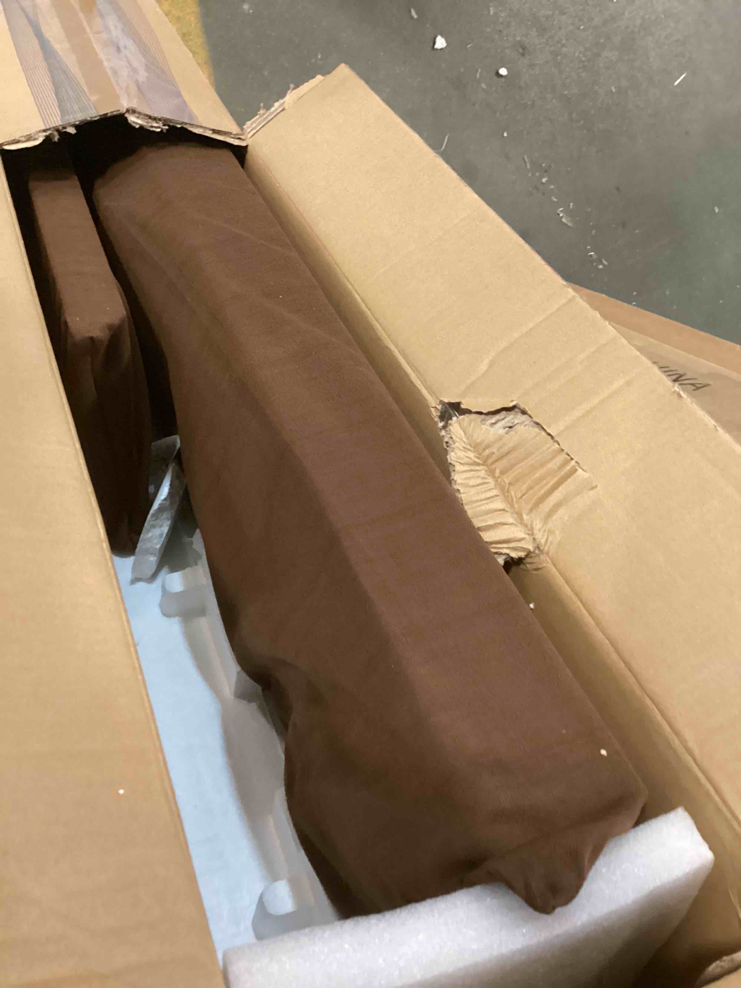 https://s3.amazonaws.com/lotting-images-prod/bidfta/RED6067697_1711541852148.jpeg