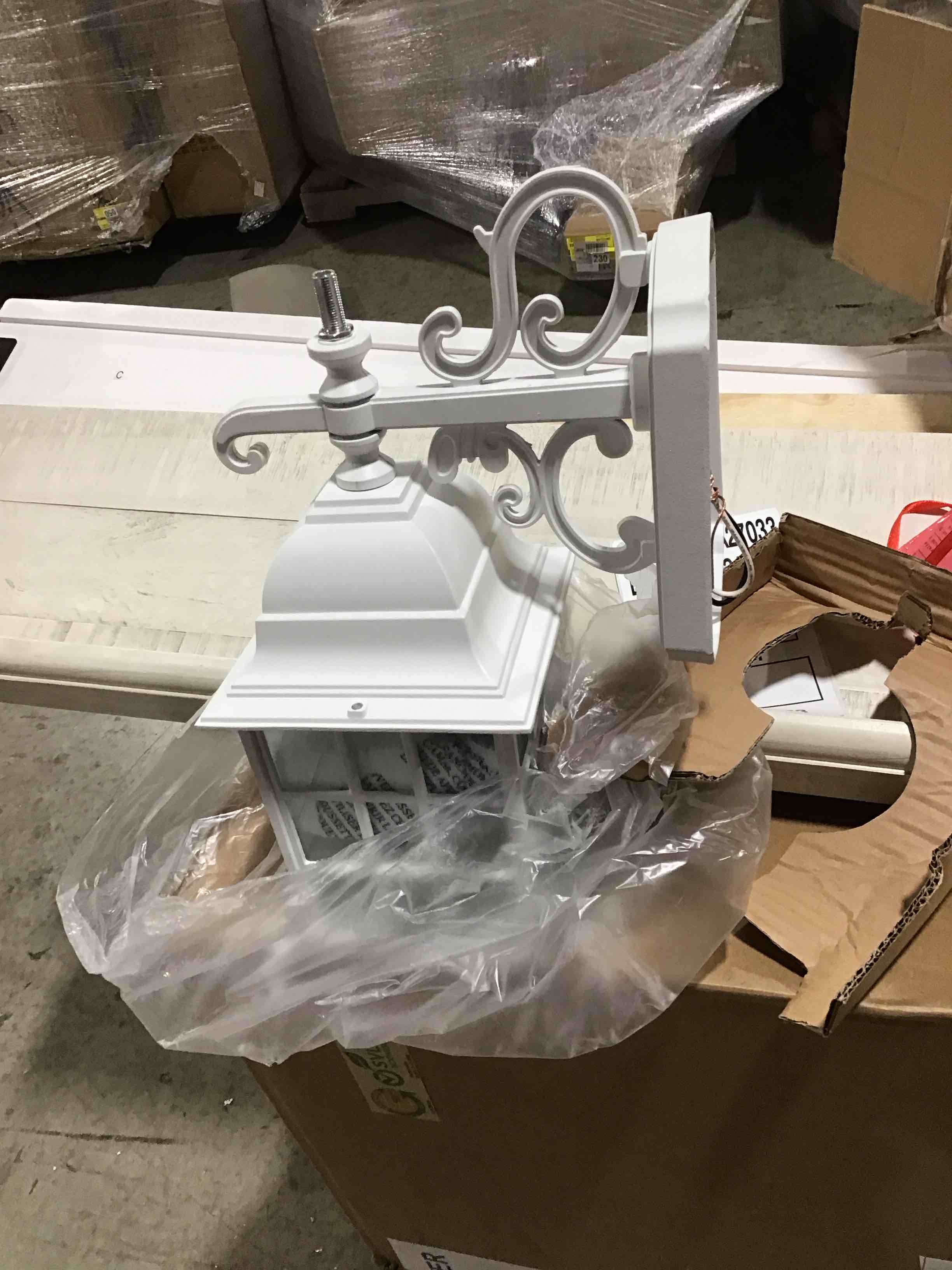 https://s3.amazonaws.com/lotting-images-prod/bidfta/RED6067975_1711472753711.jpeg