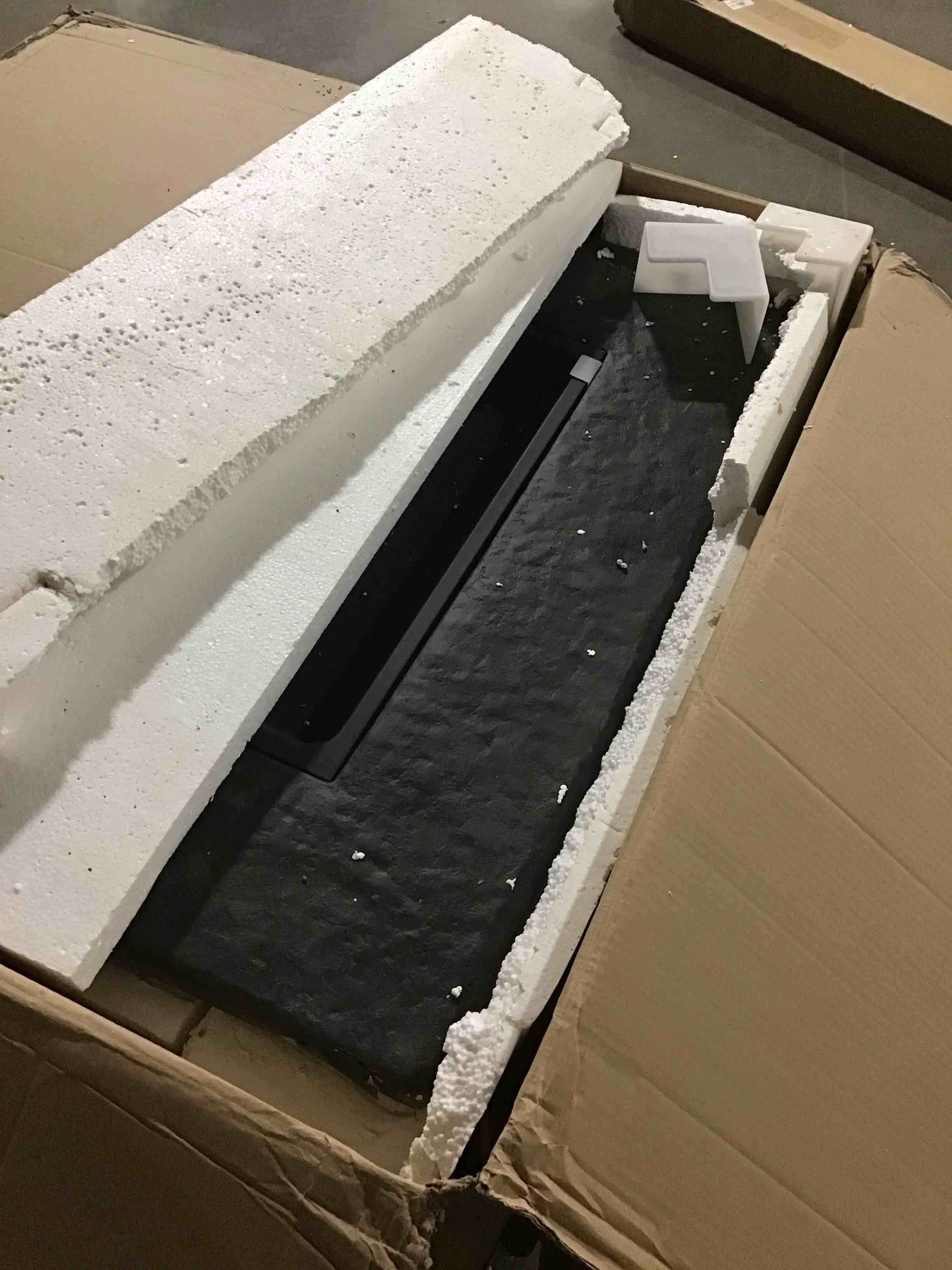 https://s3.amazonaws.com/lotting-images-prod/bidfta/RED6068285_1711714460348.jpeg