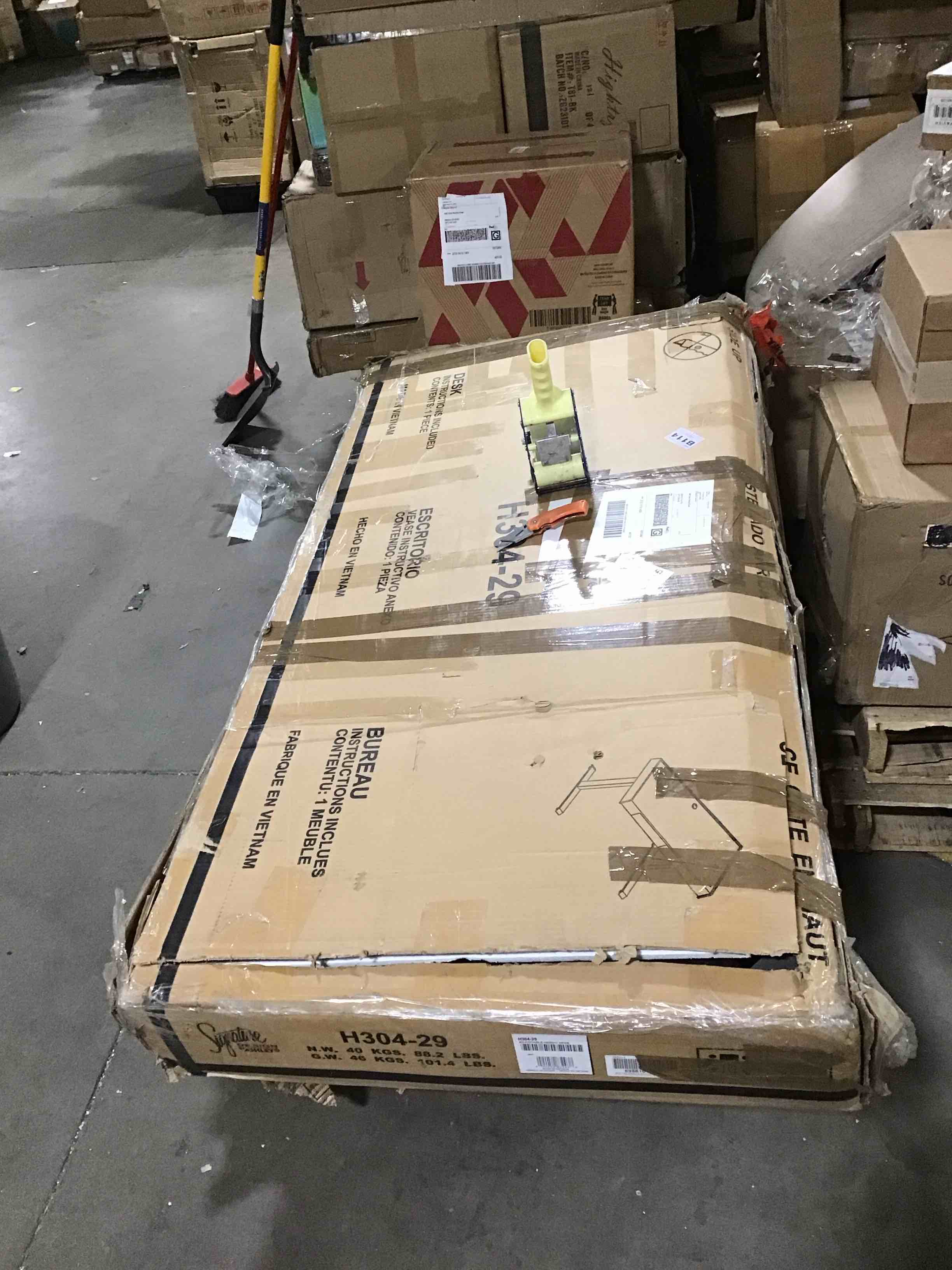 https://s3.amazonaws.com/lotting-images-prod/bidfta/RED6068560_1711992465906.jpeg