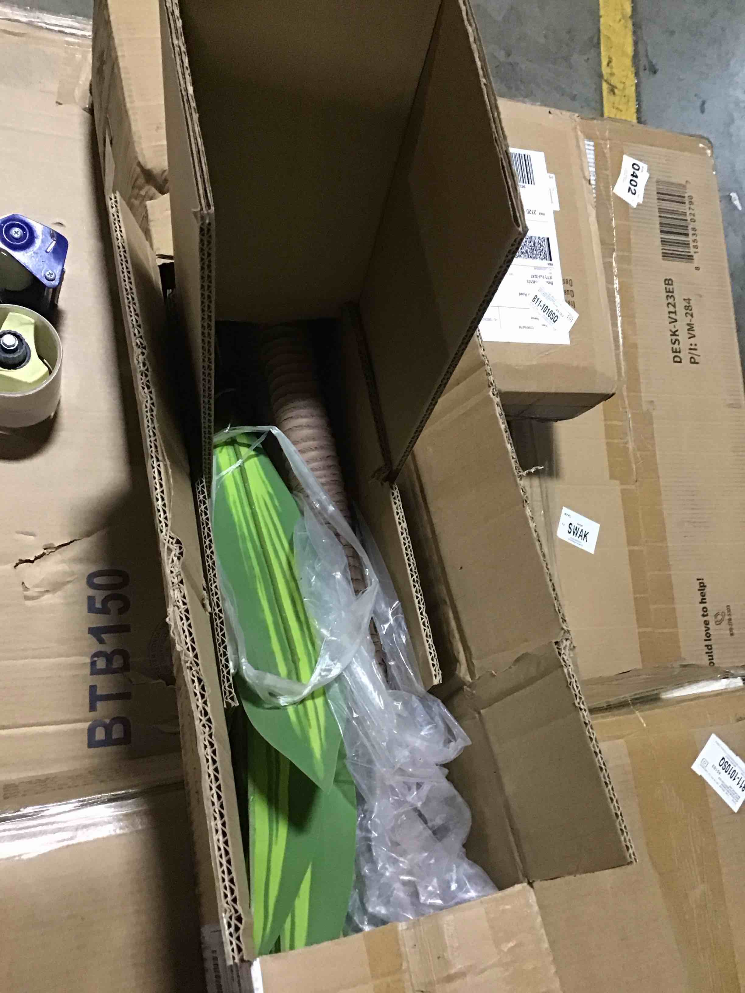 https://s3.amazonaws.com/lotting-images-prod/bidfta/RED6069242_1712323196465.jpeg