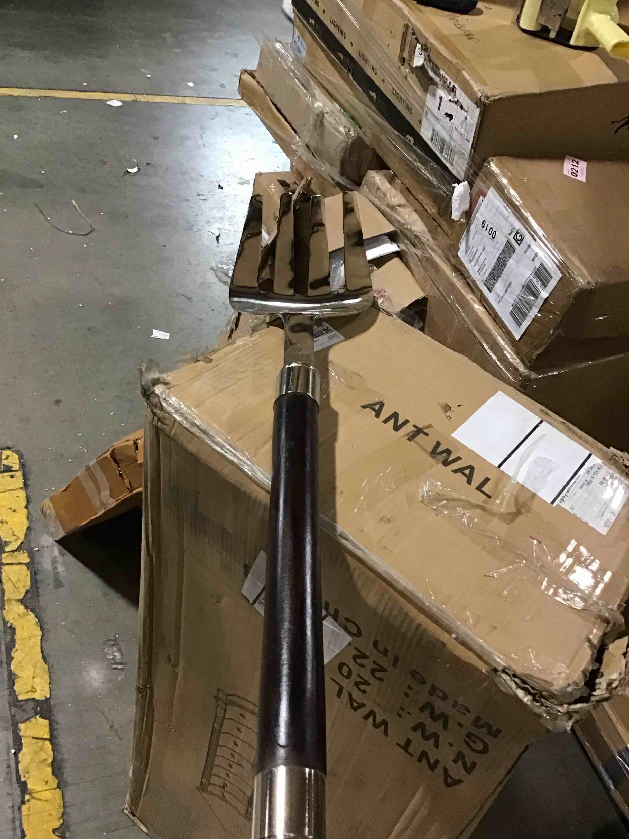 https://s3.amazonaws.com/lotting-images-prod/bidfta/RED6069279_1712329564202.jpeg