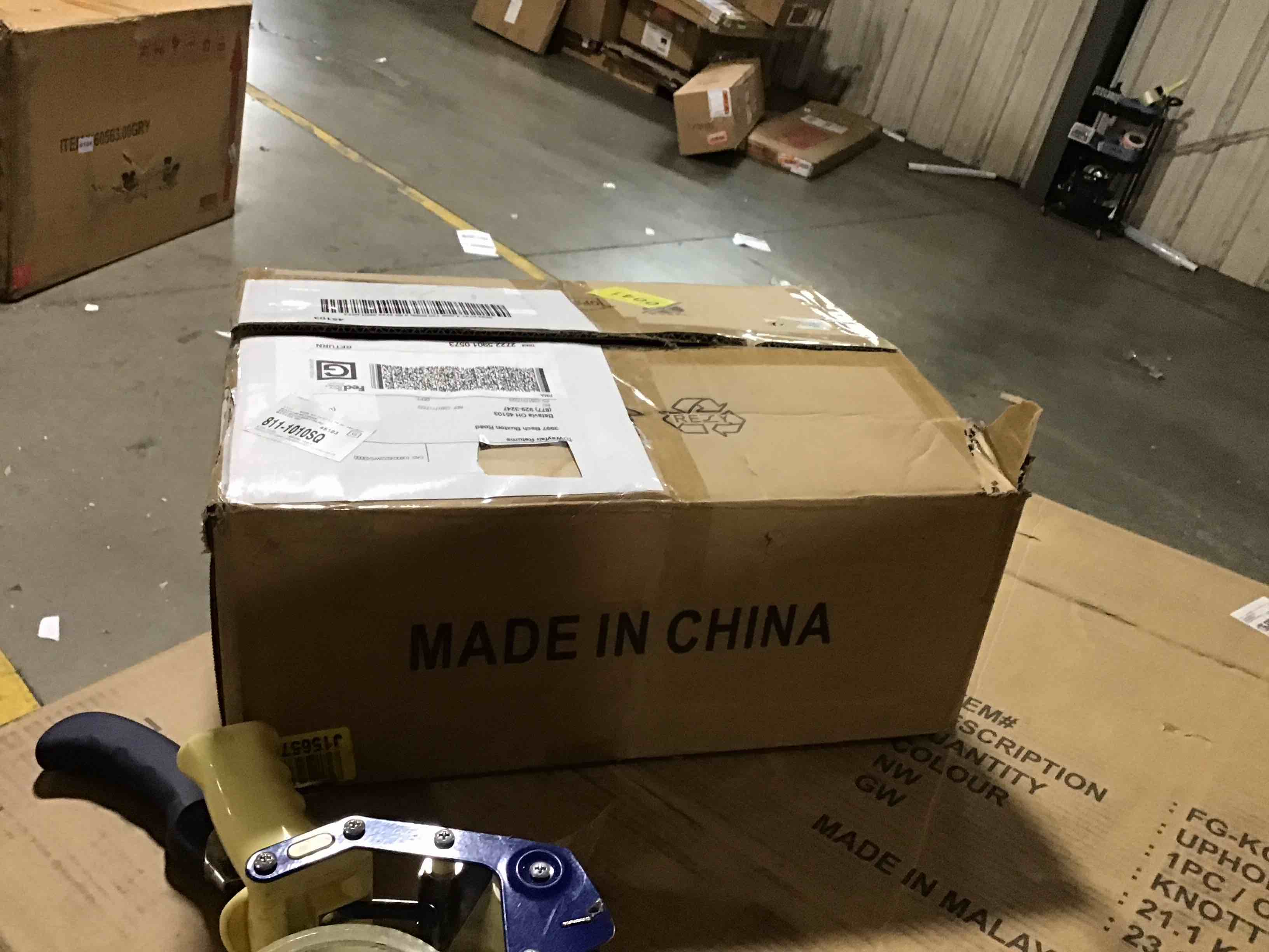 https://s3.amazonaws.com/lotting-images-prod/bidfta/RED6069291_1712330602453.jpeg