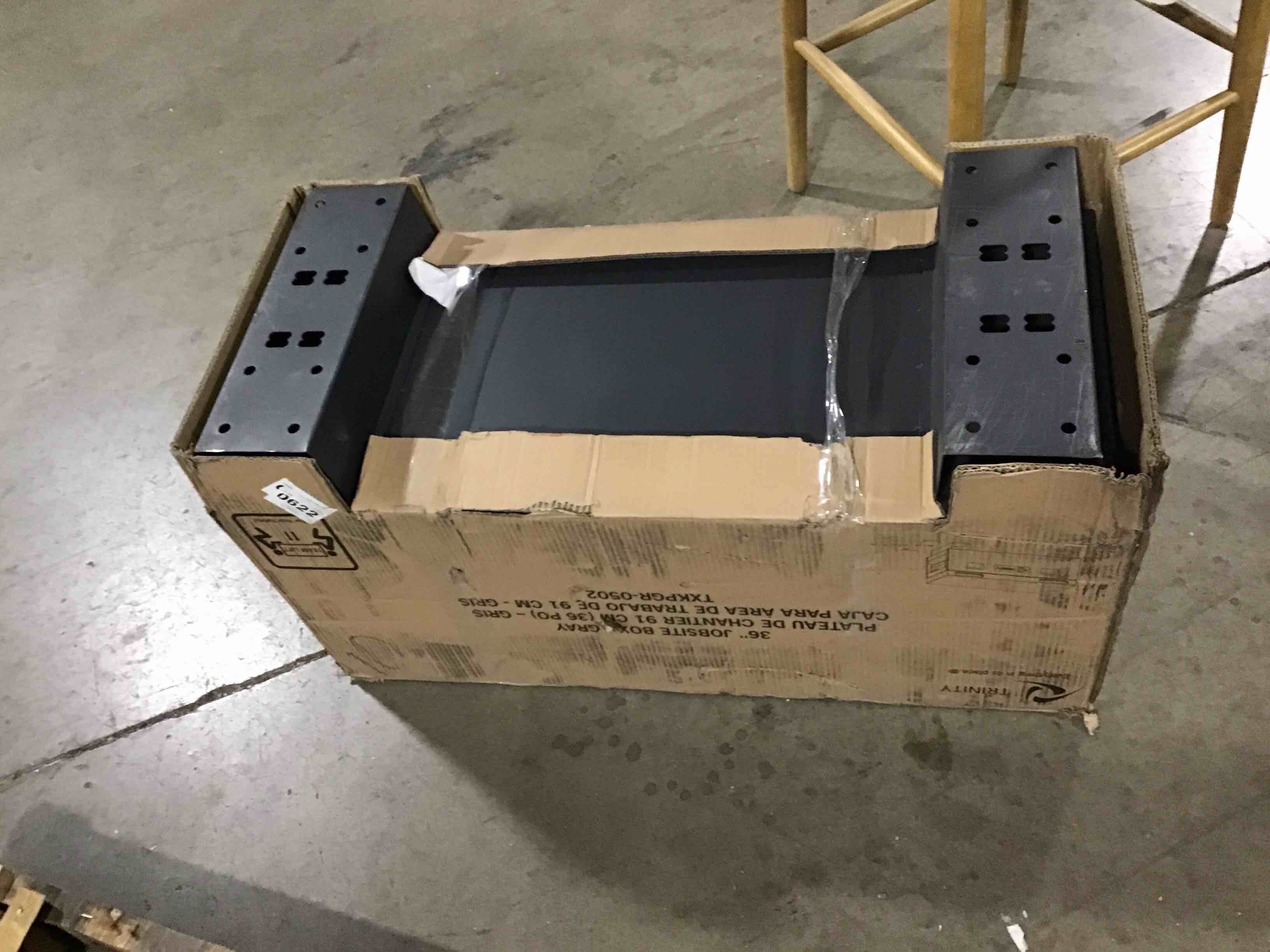 https://s3.amazonaws.com/lotting-images-prod/bidfta/RED6069410_1712664619957.jpeg