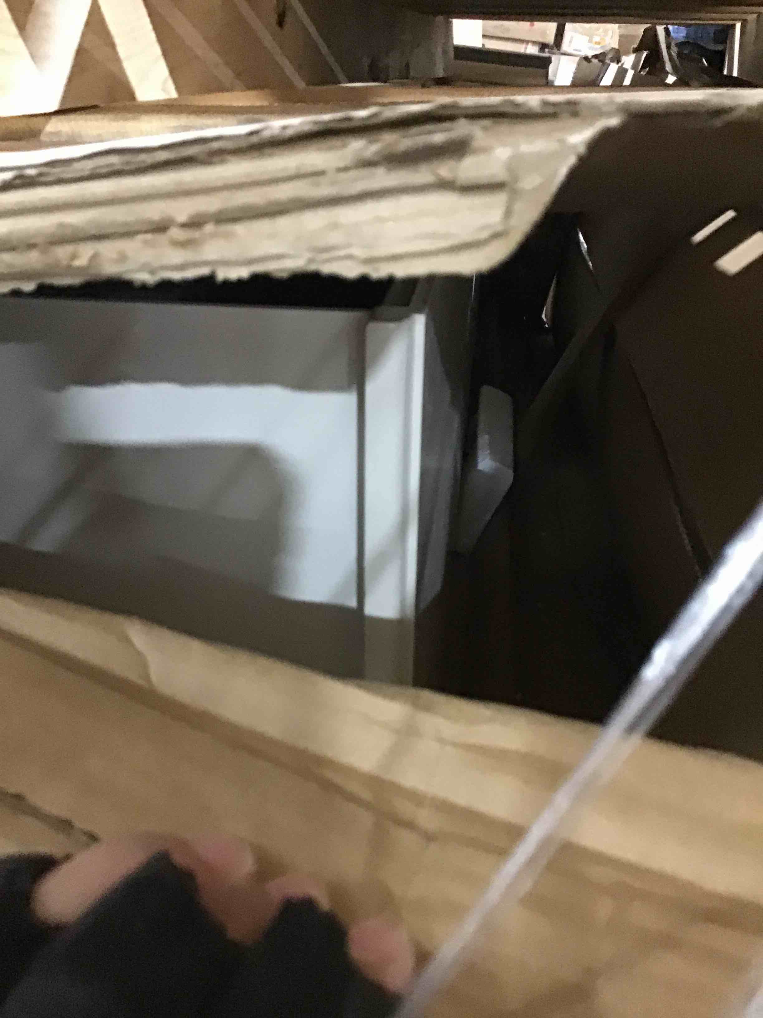 https://s3.amazonaws.com/lotting-images-prod/bidfta/RED6072281_1713187200433.jpeg