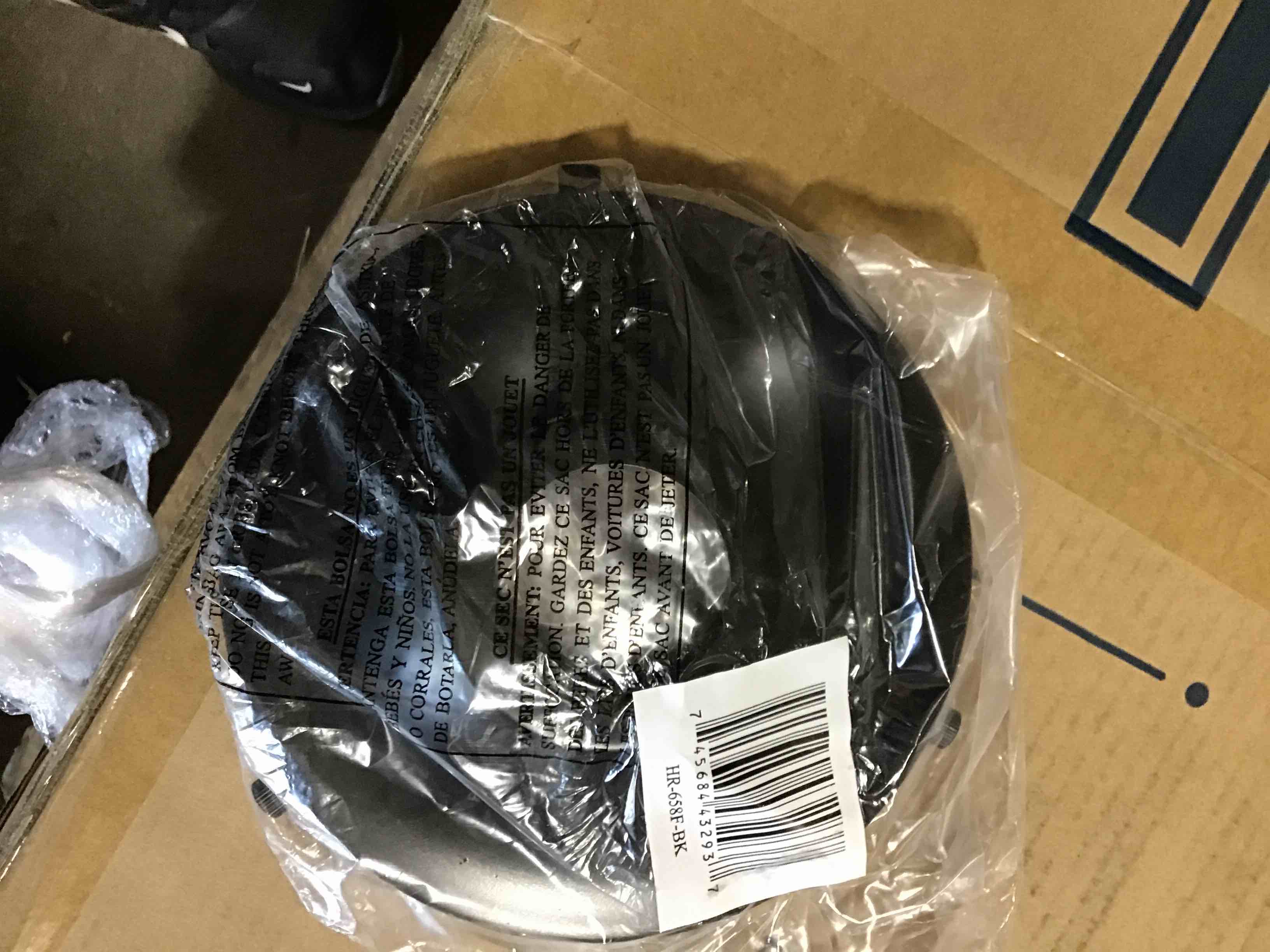 https://s3.amazonaws.com/lotting-images-prod/bidfta/RED6072365_1713207376199.jpeg