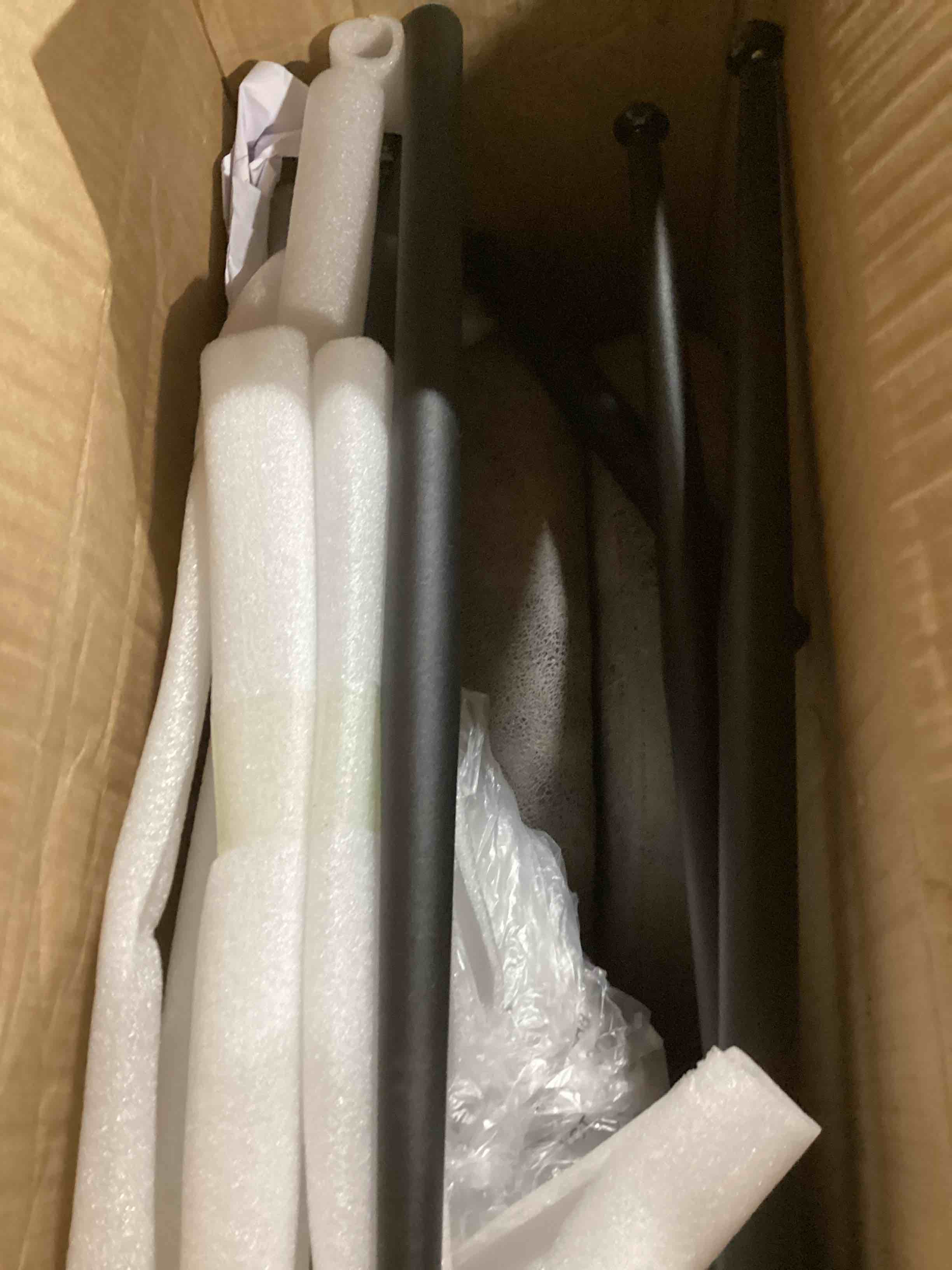 https://s3.amazonaws.com/lotting-images-prod/bidfta/RED6072552_1713450759596.jpeg