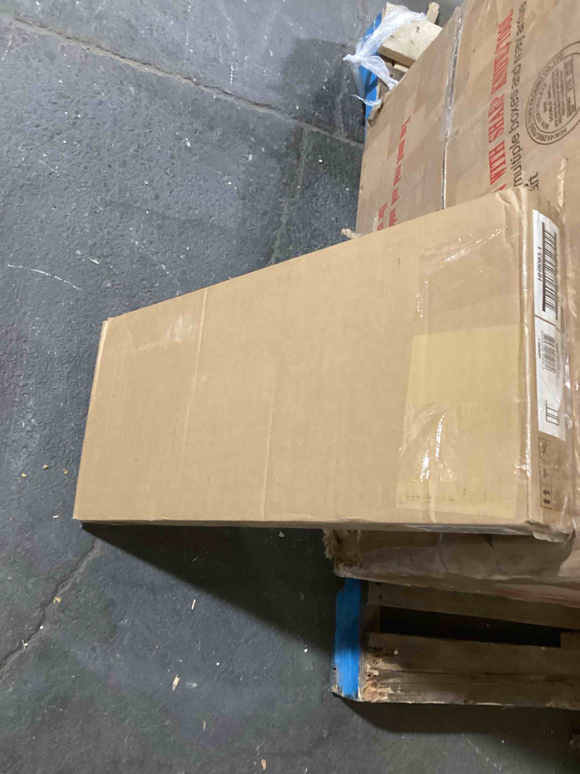 https://s3.amazonaws.com/lotting-images-prod/bidfta/RED6072846_1713815418766.jpeg
