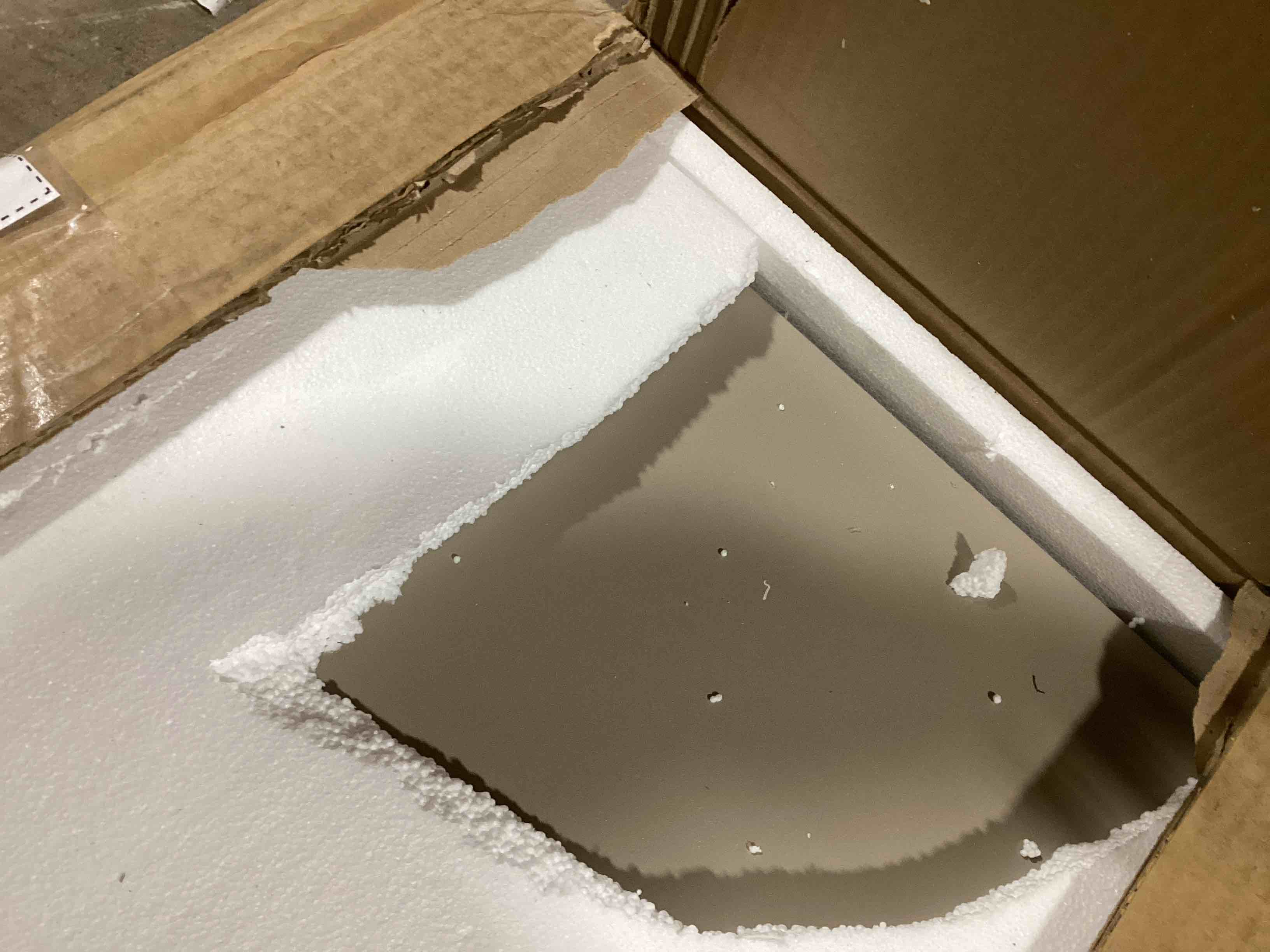 https://s3.amazonaws.com/lotting-images-prod/bidfta/RED6072928_1713887549275.jpeg