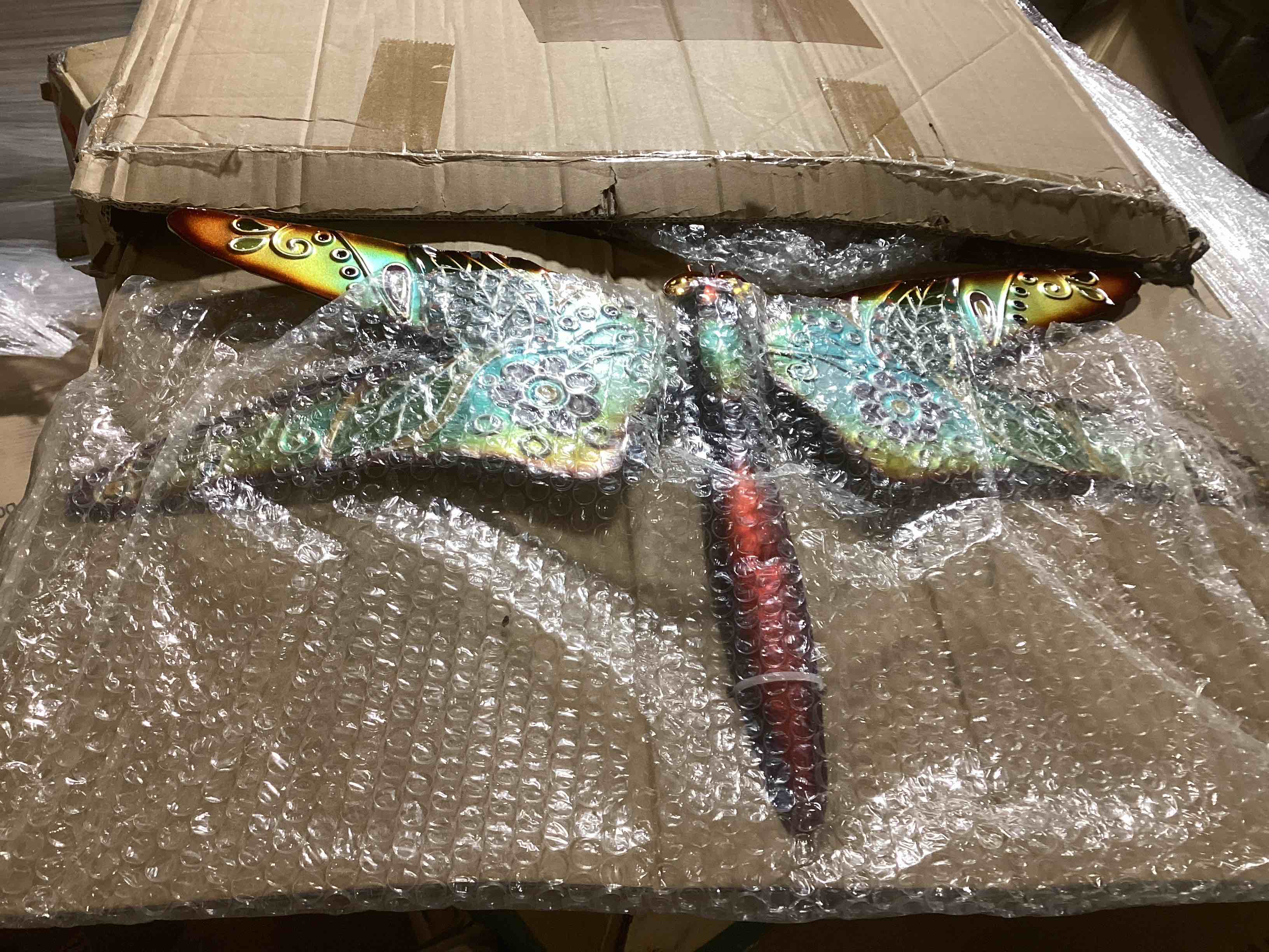 https://s3.amazonaws.com/lotting-images-prod/bidfta/RED6073167_1714142365041.jpeg